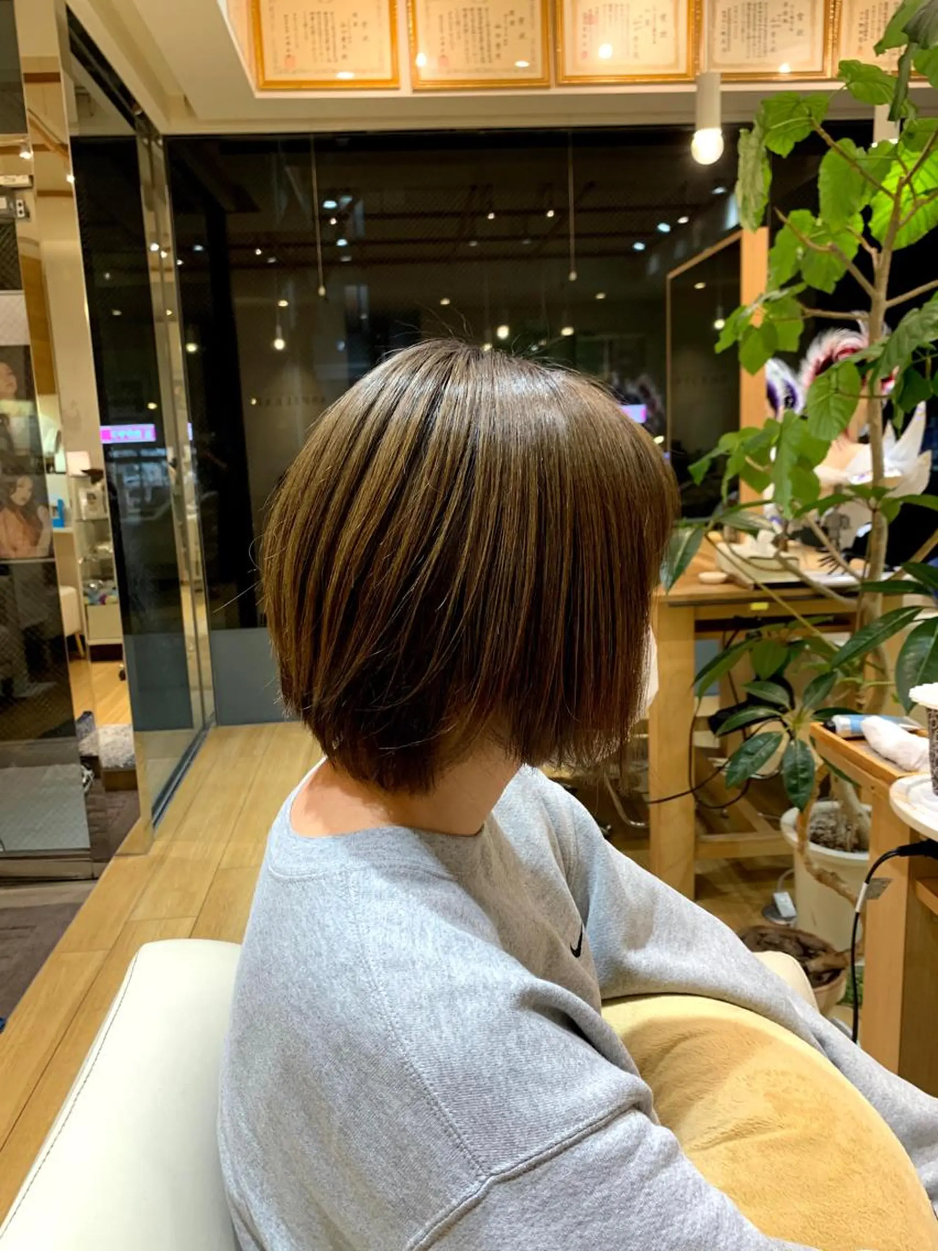 ショート アッシュ ヘアカラー 全国1位🥇世界5位 小野田　礼花のヘアスタイル