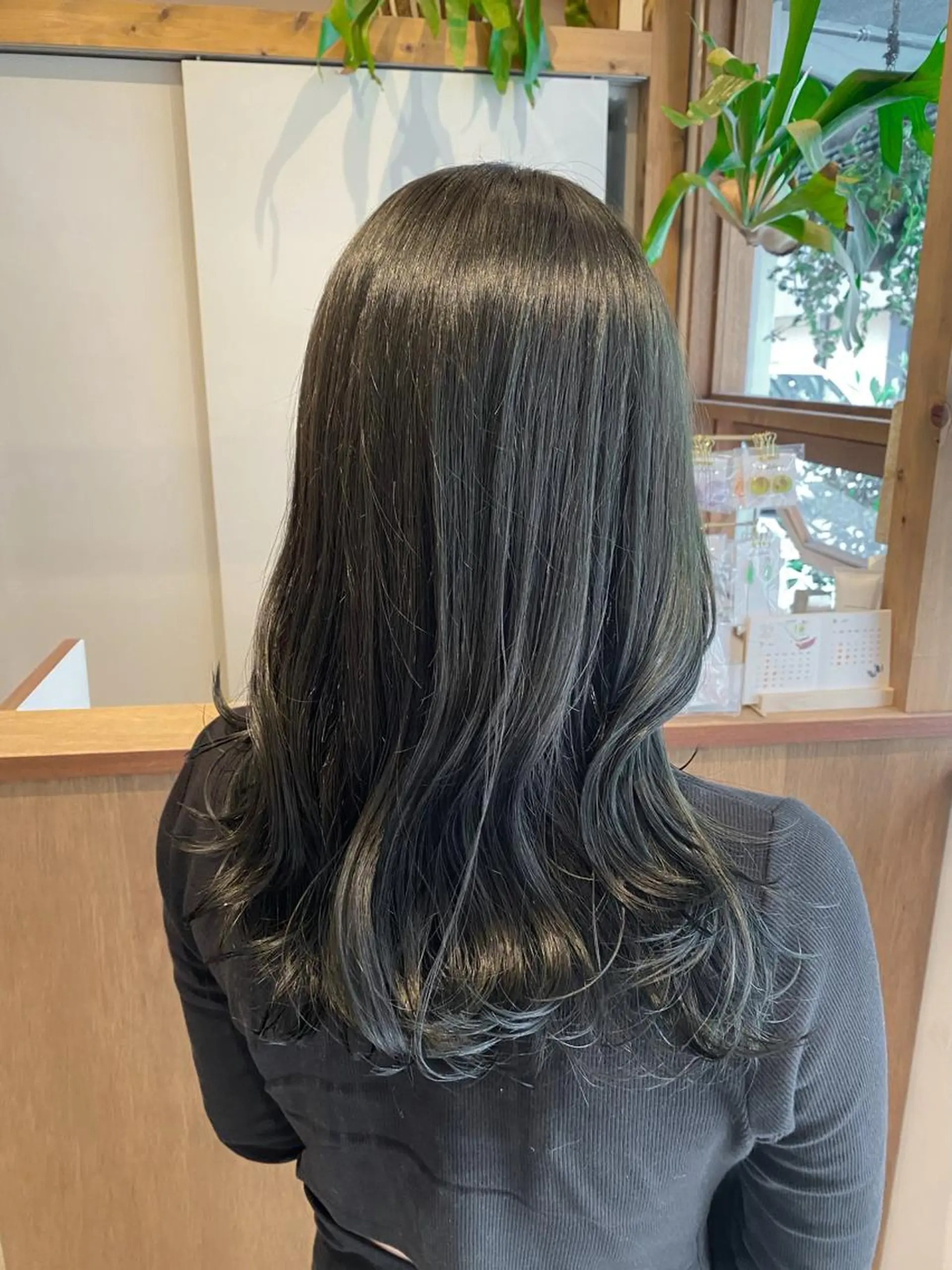 セミロング カラー カット ヘアカラー トリートメント ENIF ヤマグチアツコのヘアスタイル