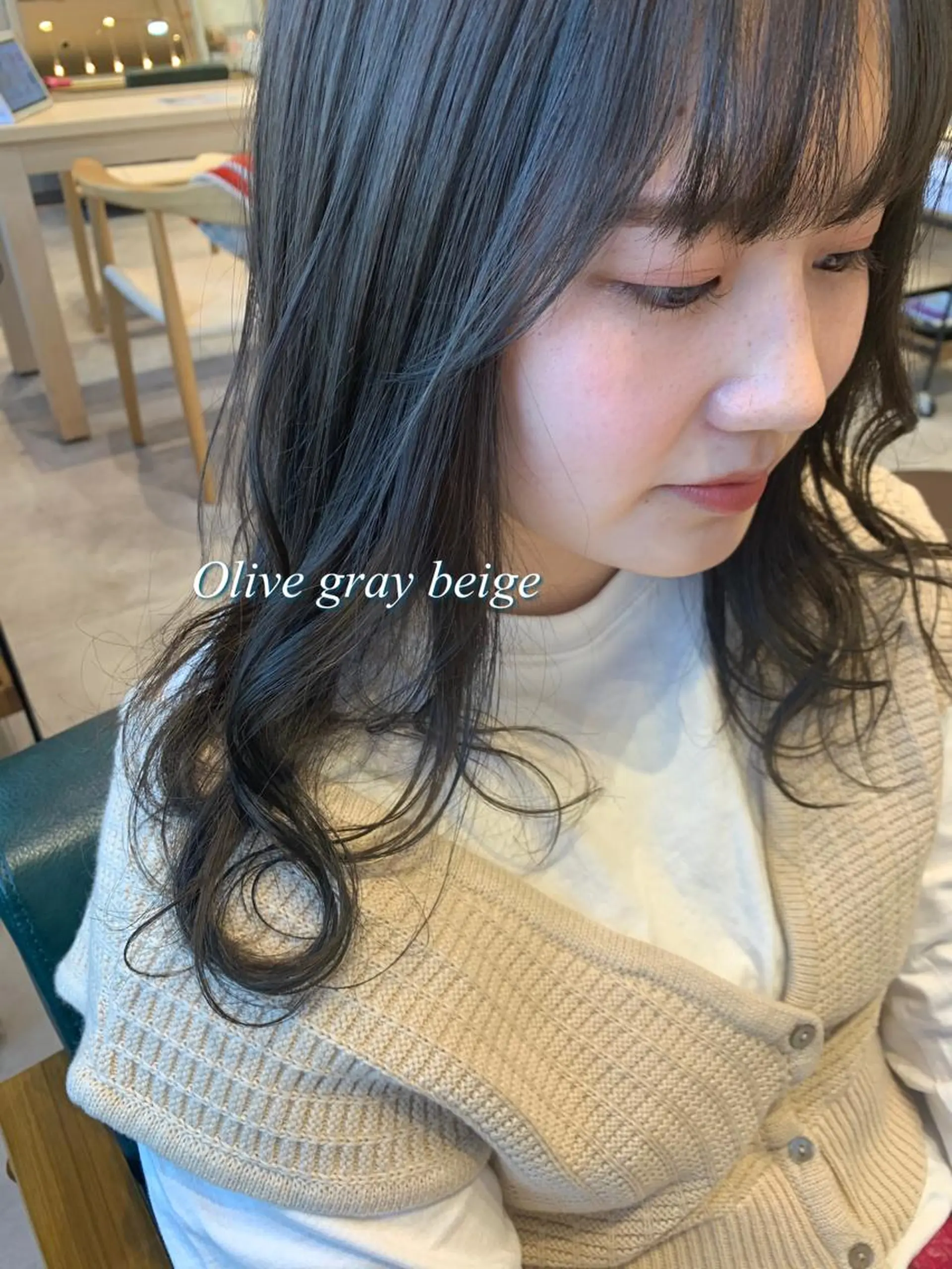 セミロング カラー ブリーチ 透明感カラー グレージュ ブリーチなしカラー オリーブグレージュ 吉原 由菜のヘアスタイル