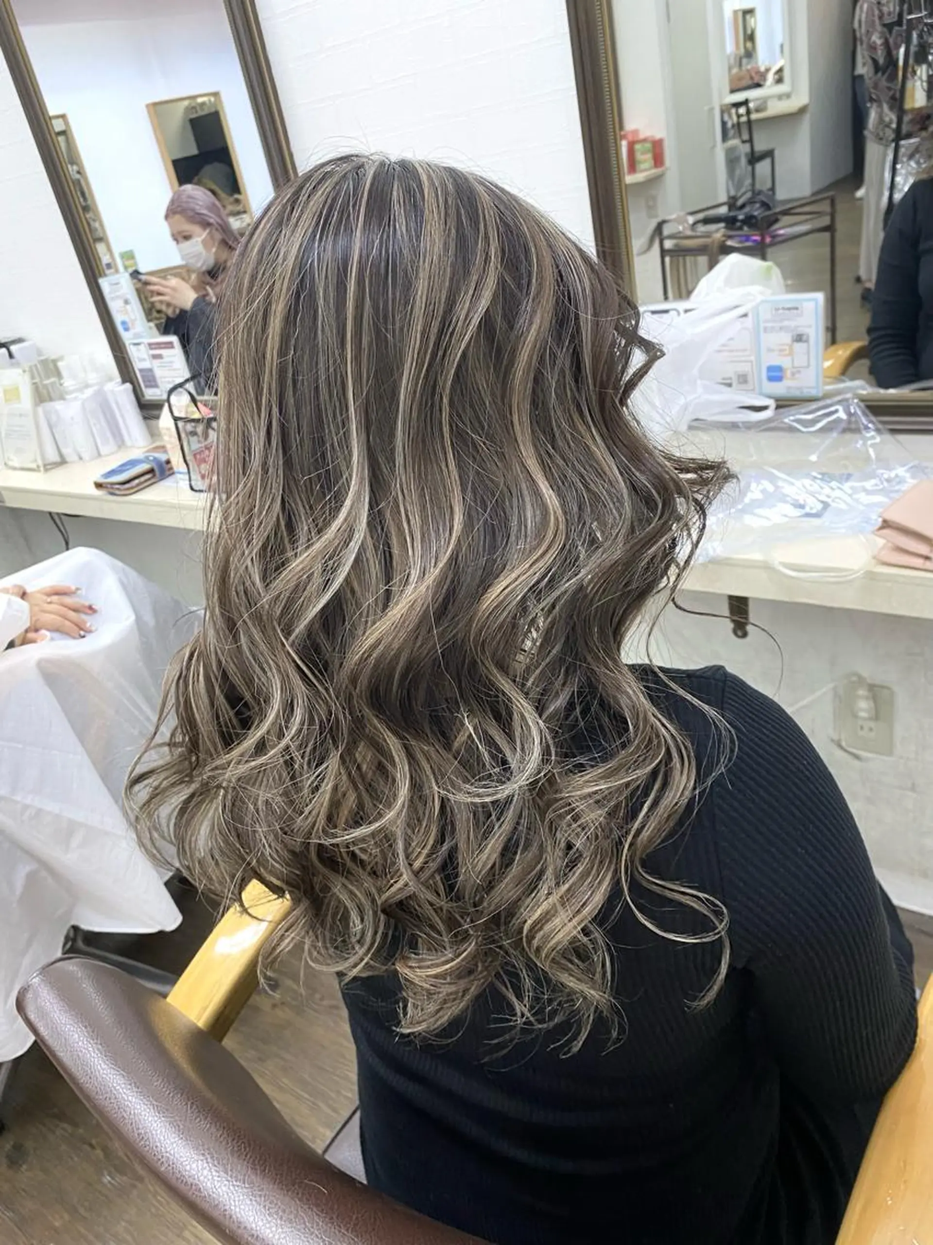 ロング カラー バレイヤージュ ブリーチ 透明感カラー ハイトーンカラー レイヤーカット XELVE所属・髪質改善♠️ KENTAROのヘアスタイル