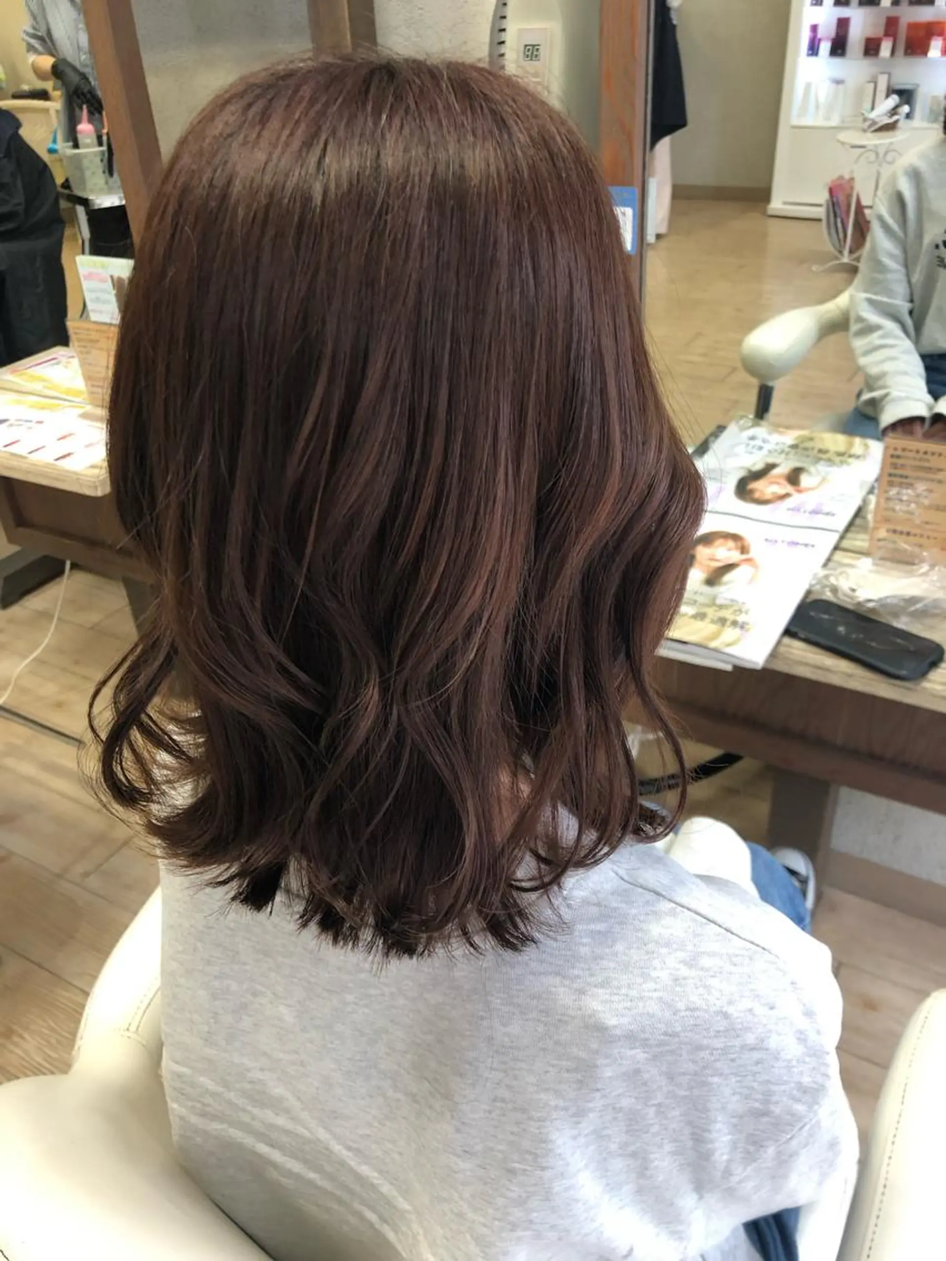 ミディアム カラー ブラウンカラー ピンクカラー ピンクブラウン カット ヘアカラー 阿部 美咲のヘアスタイル