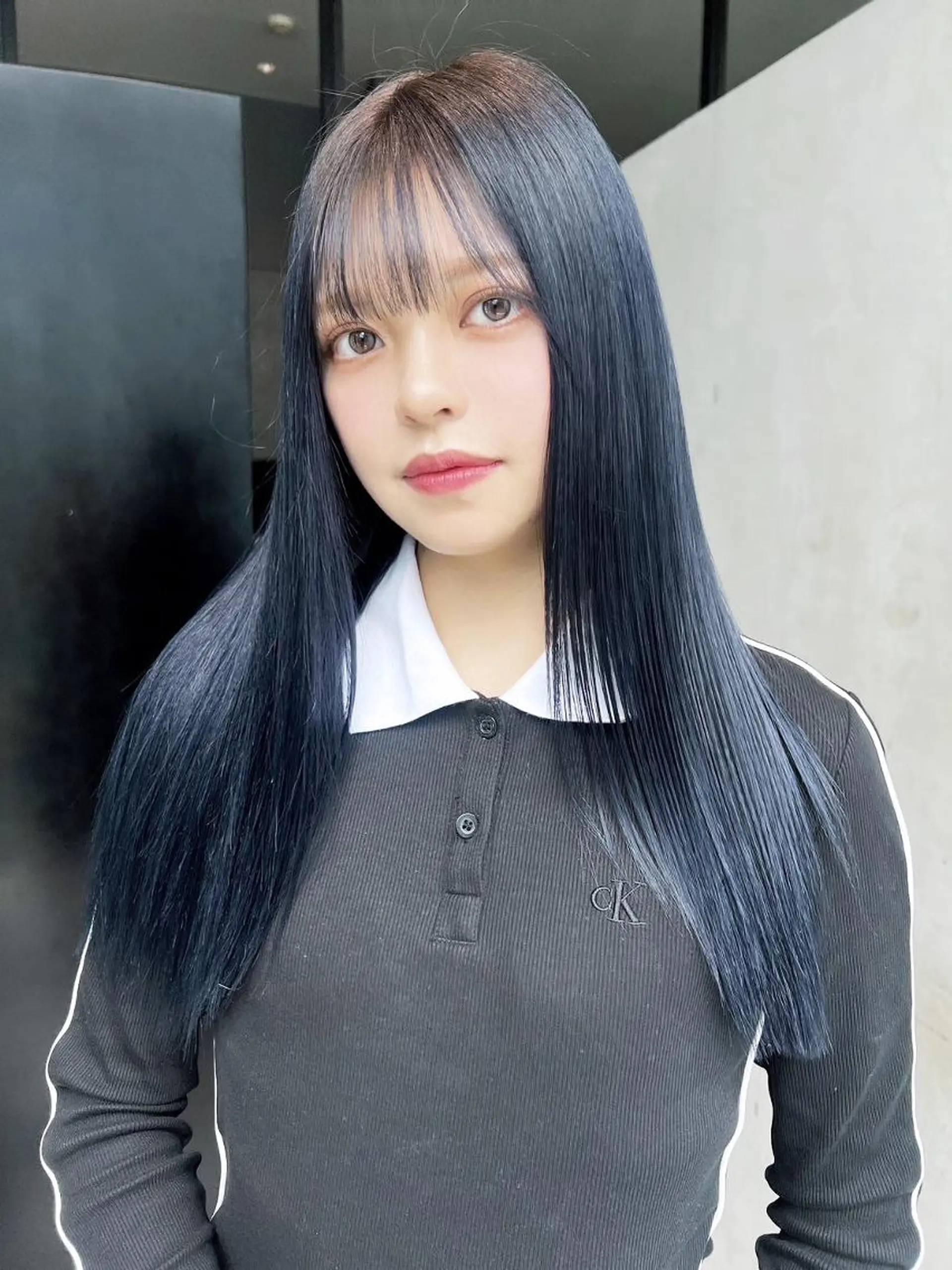 カラー セミロング ブルーカラー ブルーグレー ブルーグレージュ グレージュ レイヤーカット カット ヘアカラー トリートメント ITbyALBUM 藤沢店のヘアスタイル
