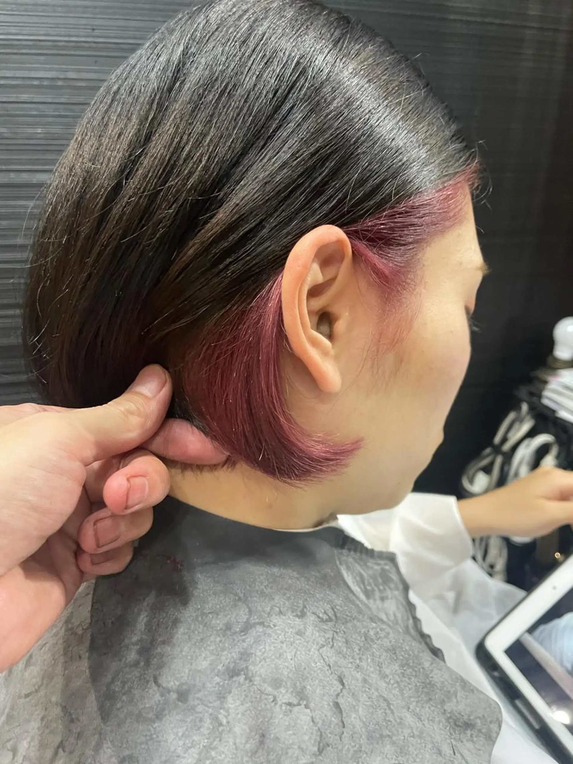ショート カラー インナーカラー レッドカラー VERONIQUE所属・山本 雅由のヘアスタイル