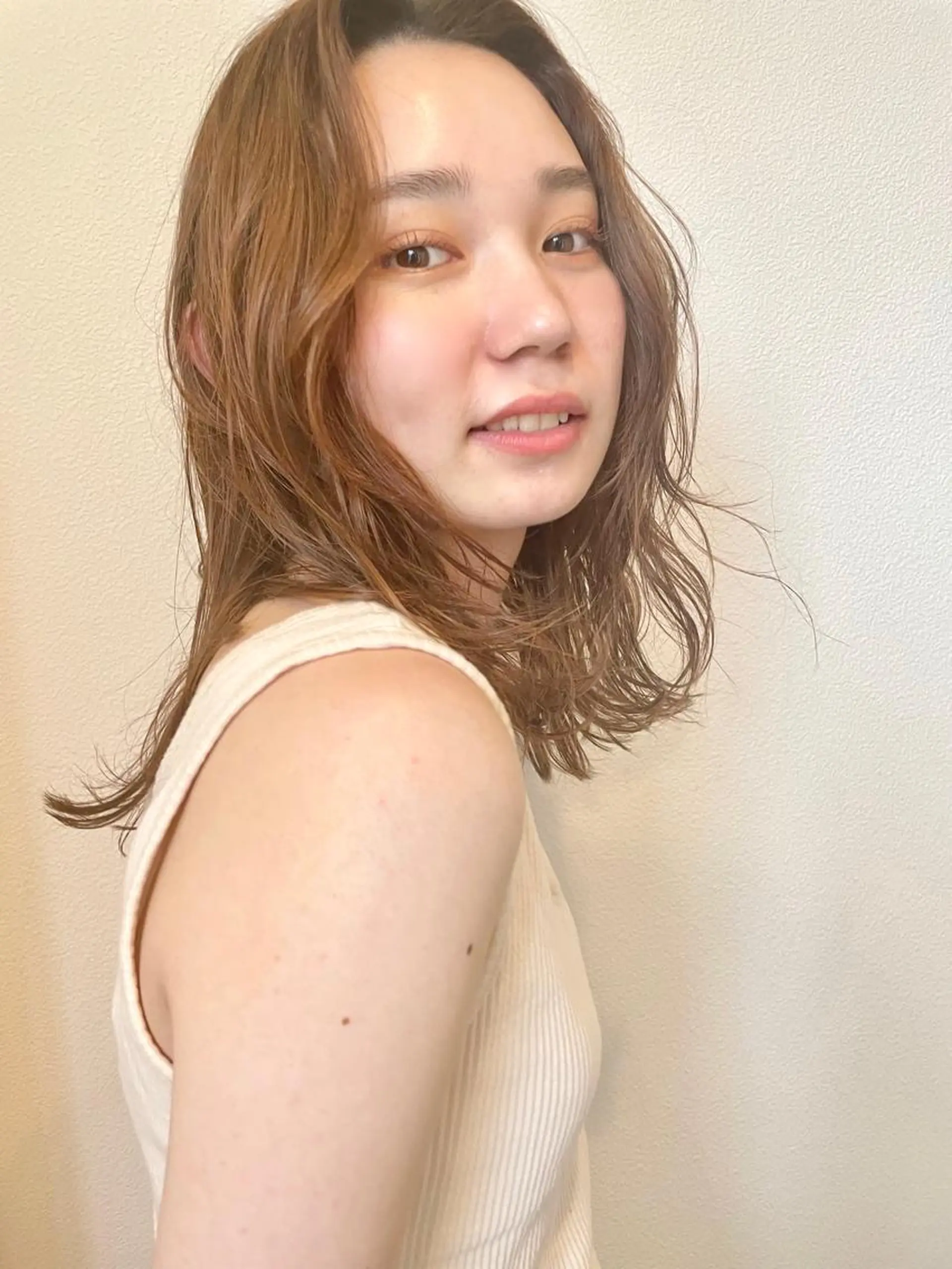 ミディアム カラー ミディアムレイヤー ベージュカラー ブリーチ ケアブリーチ 透明感カラー 🩰オリーブ/ ベージュ松本咲花🩰のヘアスタイル