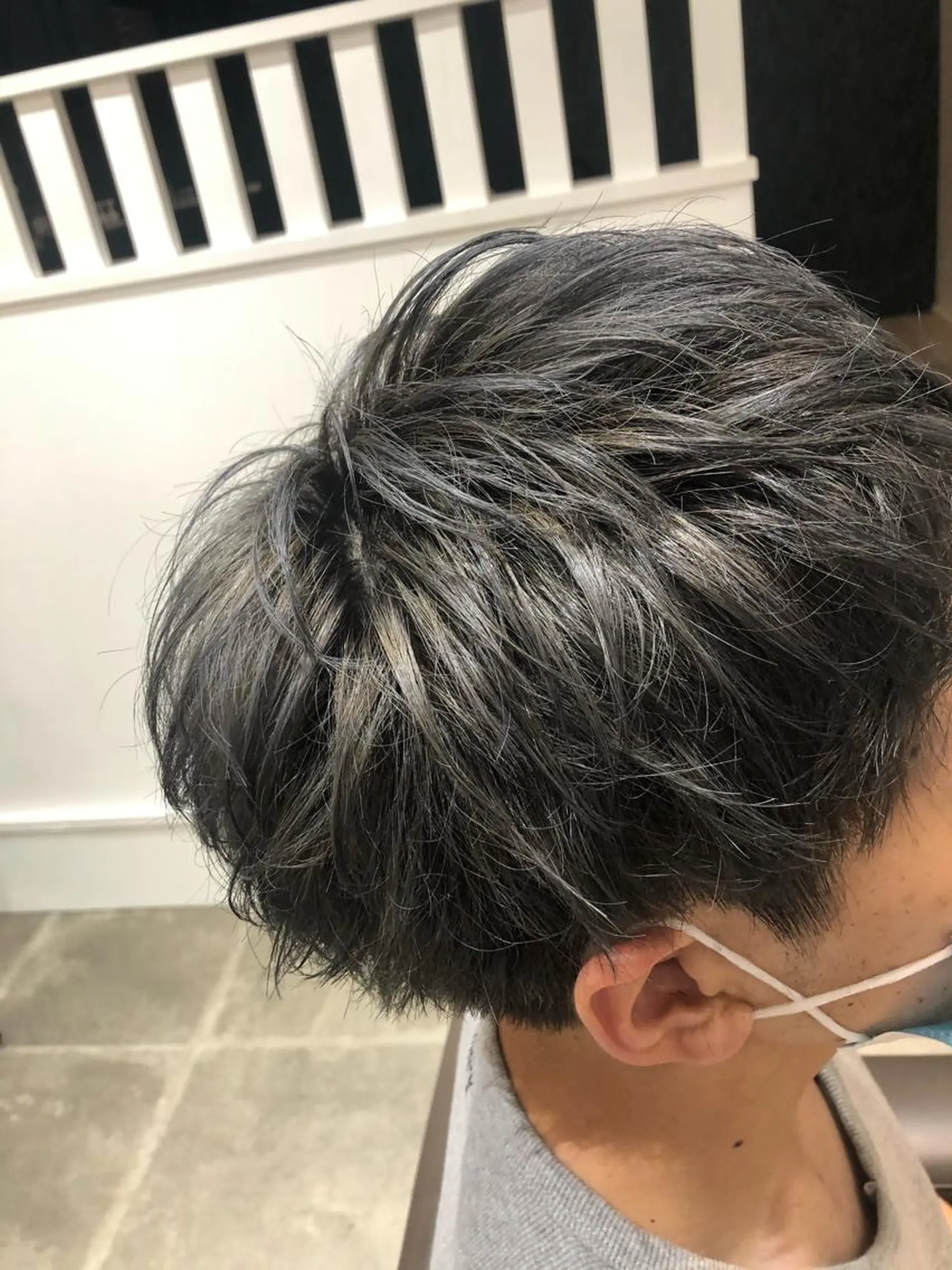 カラー メンズ メンズブリーチ アッシュ ブリーチ シルバー シルバーアッシュ 細沼 葵のヘアスタイル