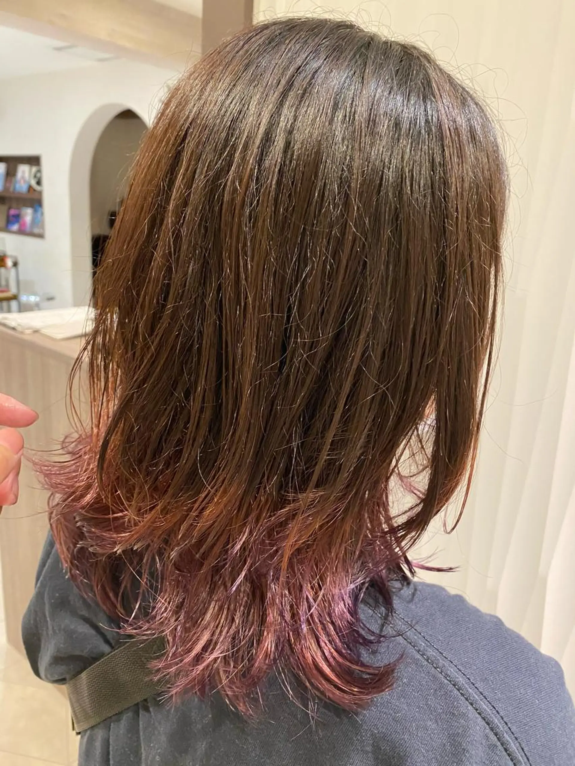 ミディアム くせ毛 レイヤーカット 大倉 未波のヘアスタイル