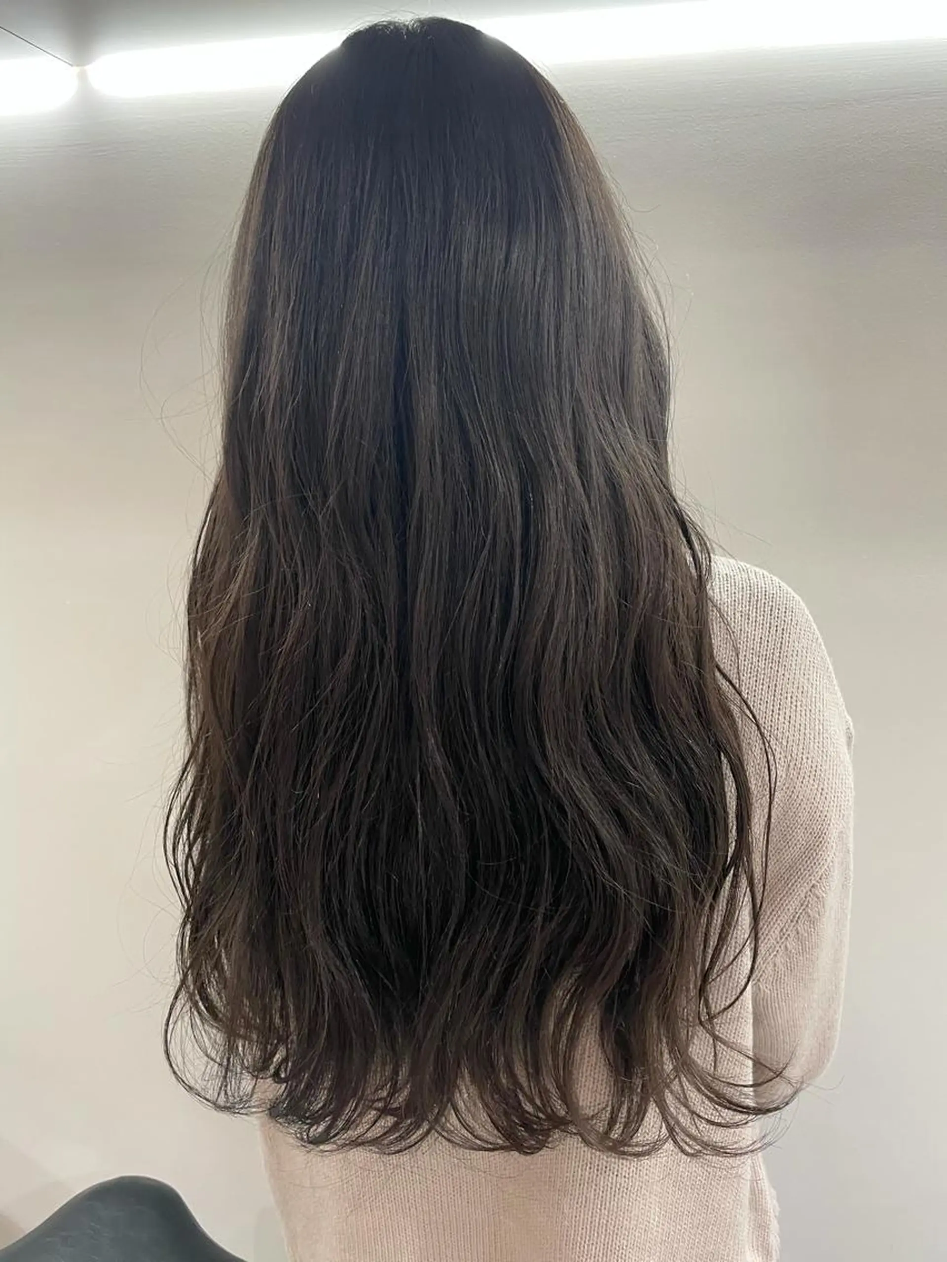 ロング カラー アッシュ アッシュブラック 黒髪 グレージュ 韓国風ヘア 太田ありさ クリーミーヘアカラーのヘアスタイル