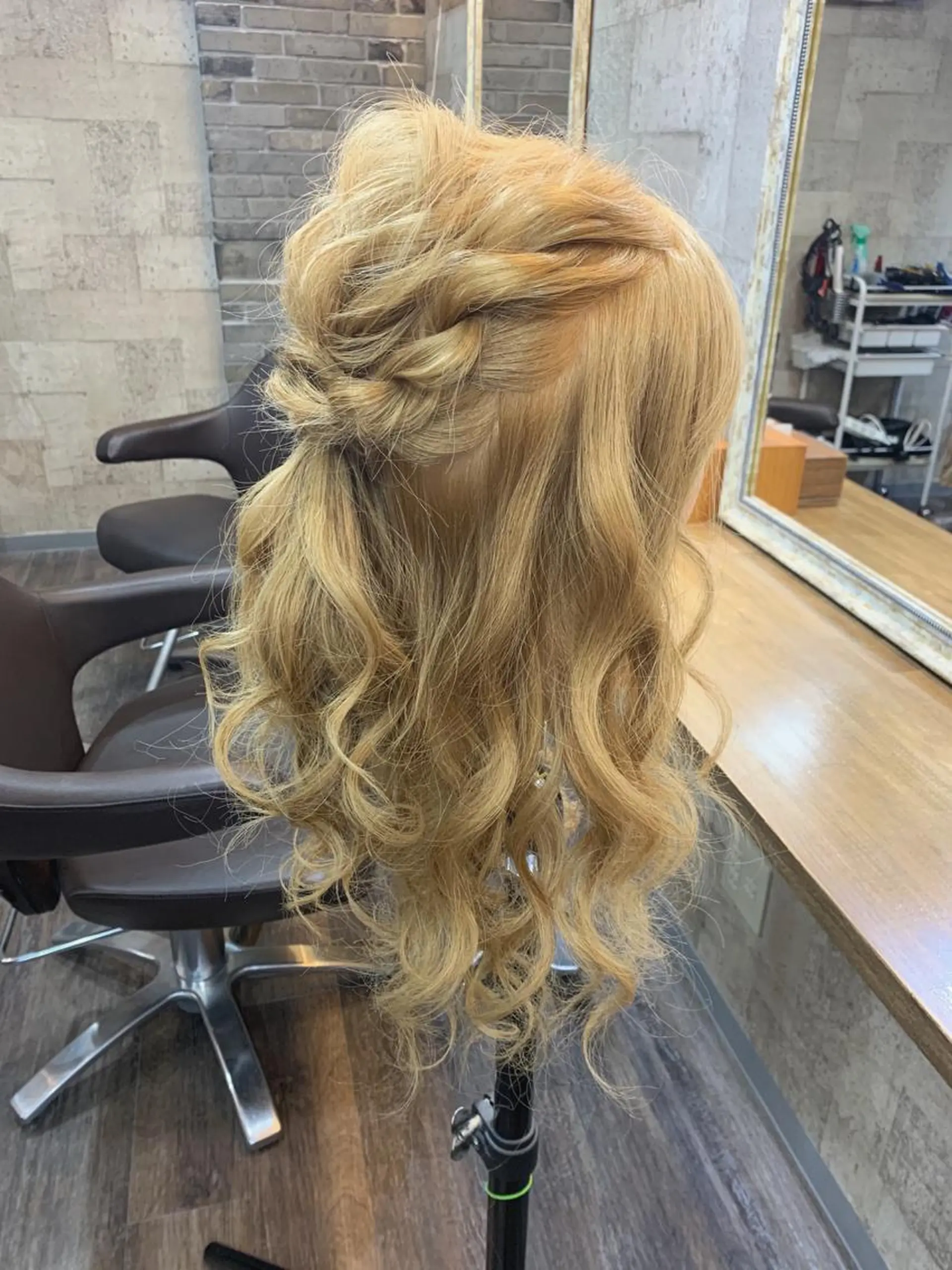 ヘアアレンジ ハーフアップ KISS SWAN所属・B E C H I C O〔べち子〕のヘアスタイル