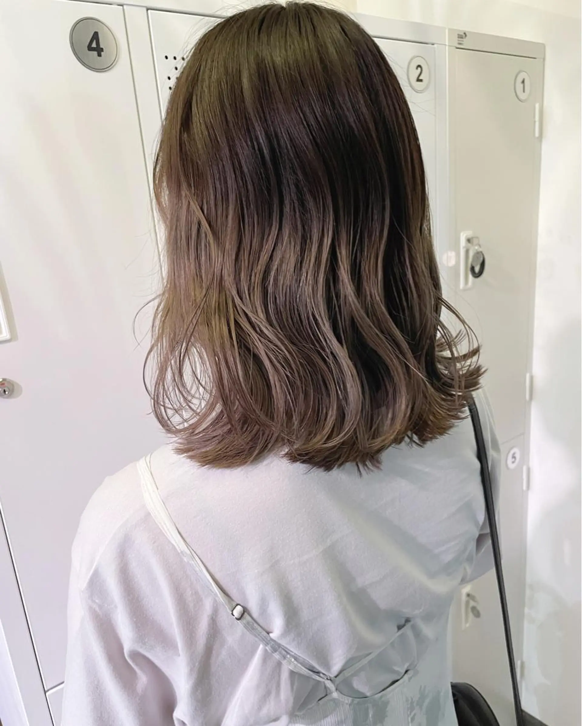 ミディアム カラー ヘアカラー CARICIA 白木 由里加のヘアスタイル
