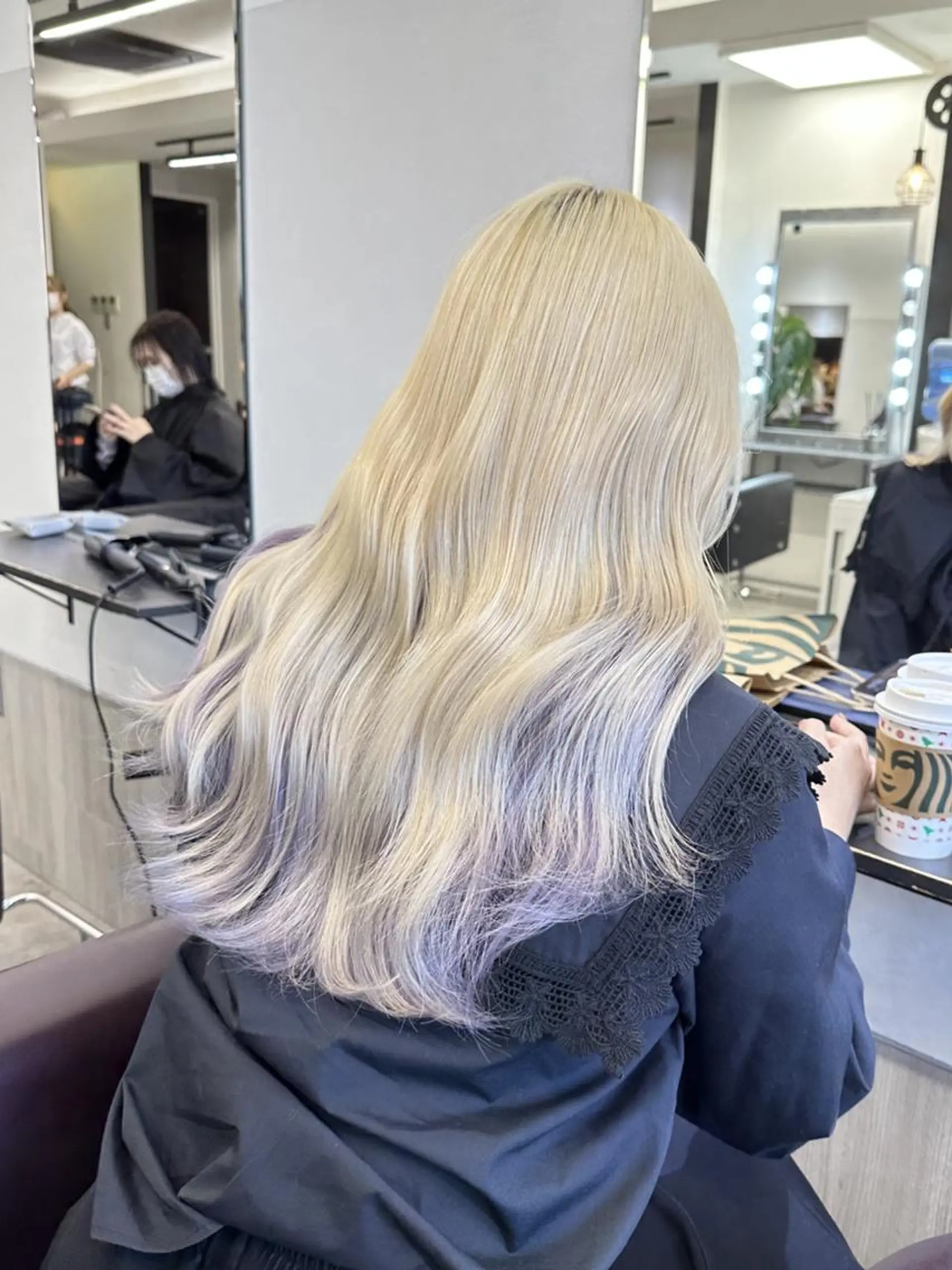 ロング カラー ベージュカラー ブリーチ ブロンド ブルーカラー ハイトーンカラー ヘアカラー トリートメント JILL by GiseL/天神のヘアスタイル