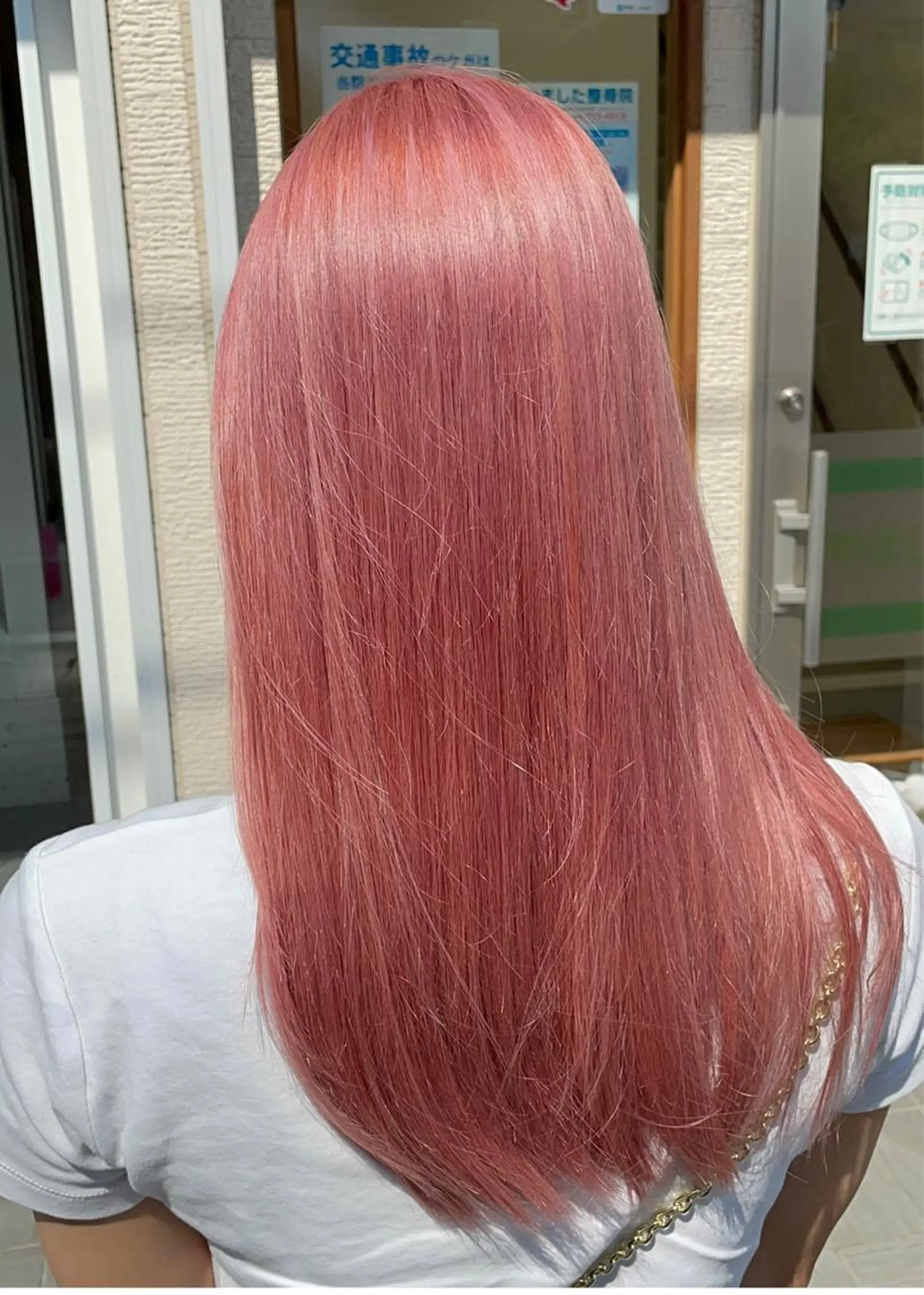 セミロング カラー ピンクカラー Taku ／ケアハイトーンのヘアスタイル