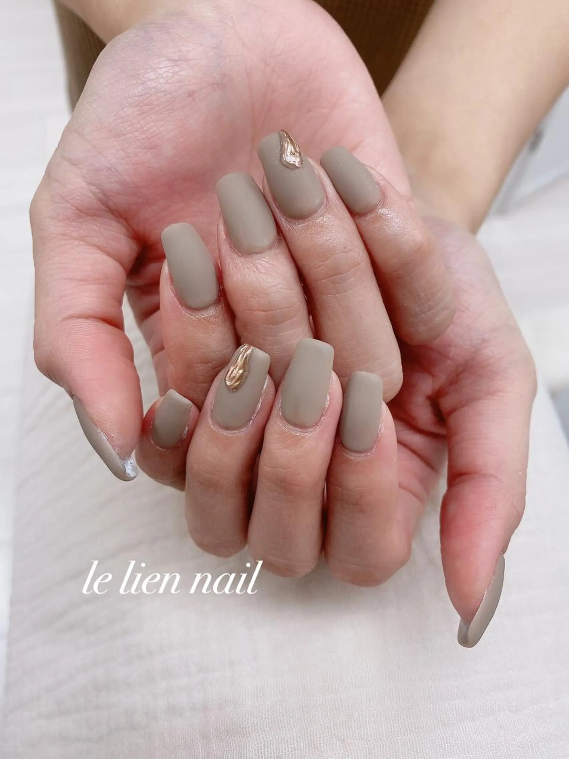 ネイル マットネイル ミラーネイル ニュアンスネイル シンプルネイル スクエアネイル ハンドネイル le lien nailのネイルデザイン