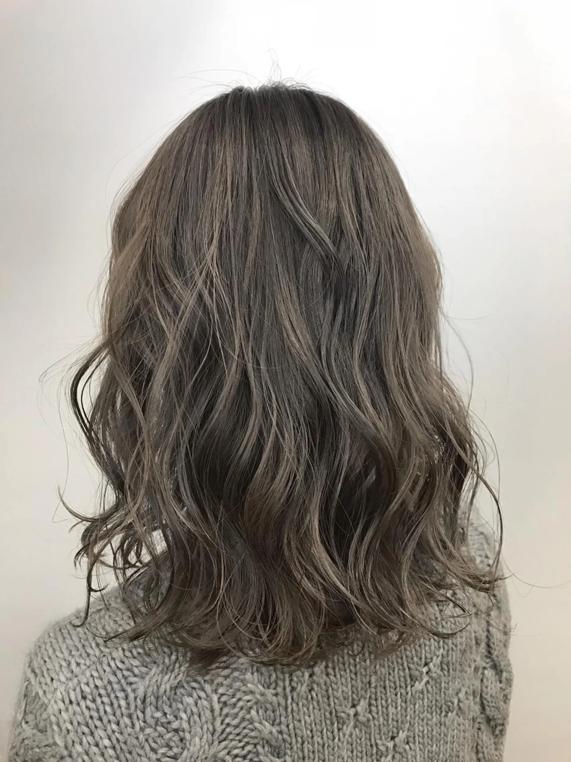 ミディアム ハルカ/透け感カラー /顔周りレイヤーのヘアスタイル