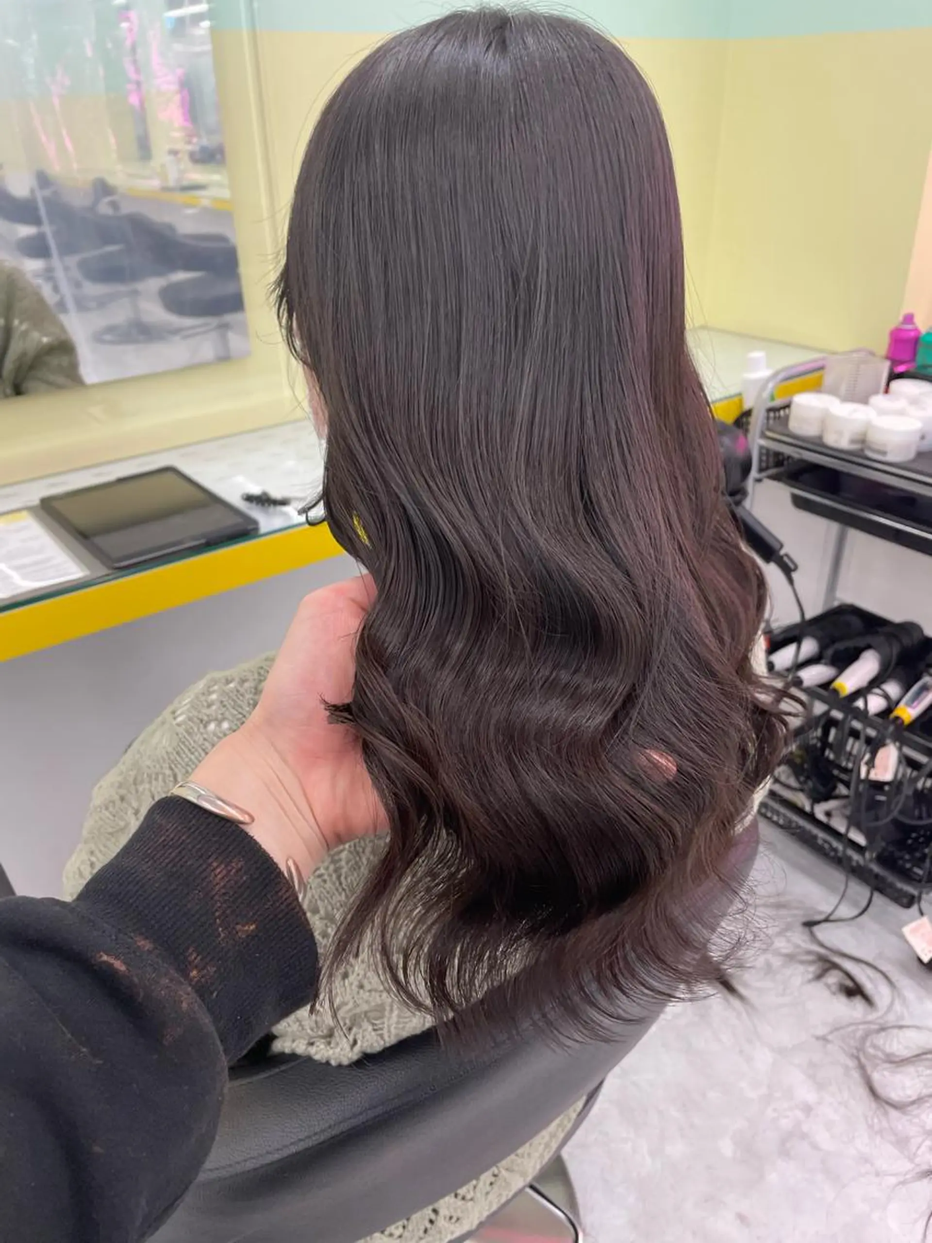 ミディアム カラー パーマ ヘアアレンジ ネイル マツエク・マツパ 韓国風ベージュ🤎 赤みなし🌿横浜🤎のヘアスタイル