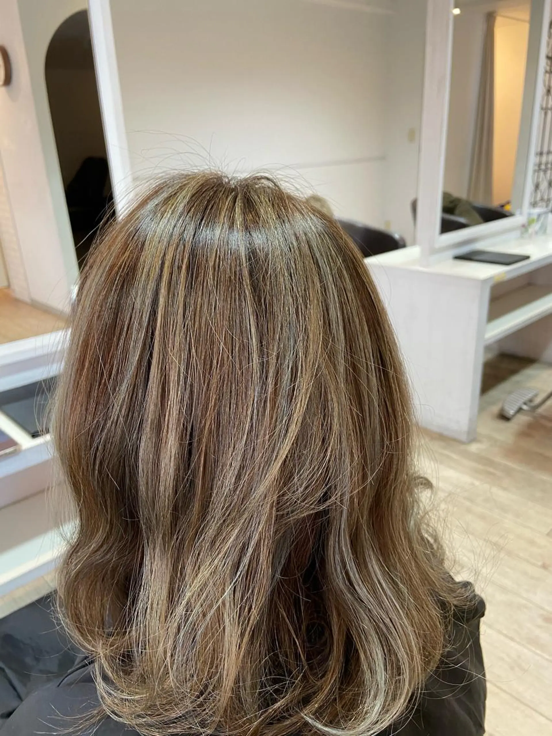 ミディアム カット ヘアカラー トリートメント waves所属・波川 幸功のヘアスタイル