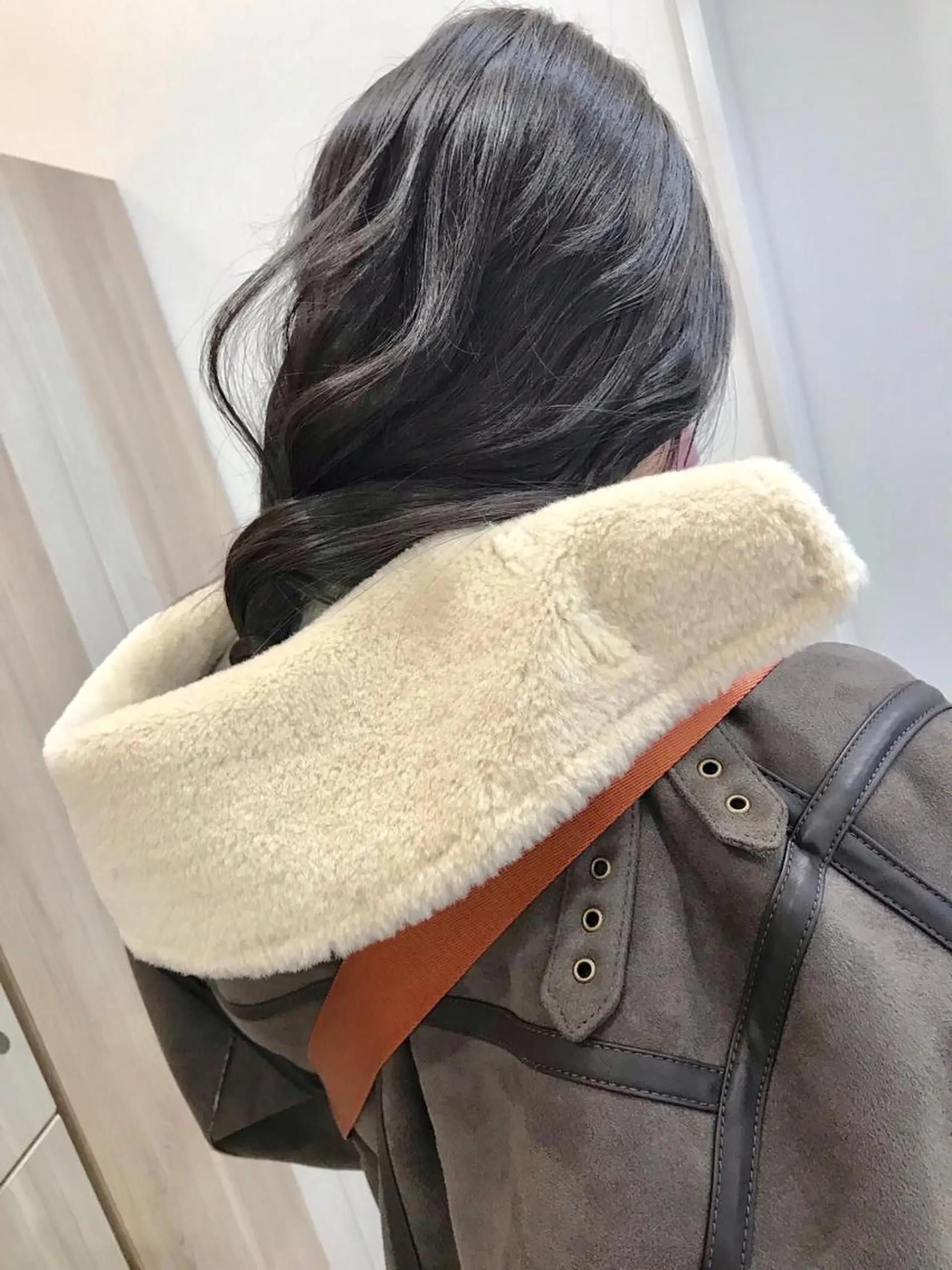 ロング カラー 黒髪 ダークグレー HARUNA🤍 色持ち良いツヤ髪のヘアスタイル