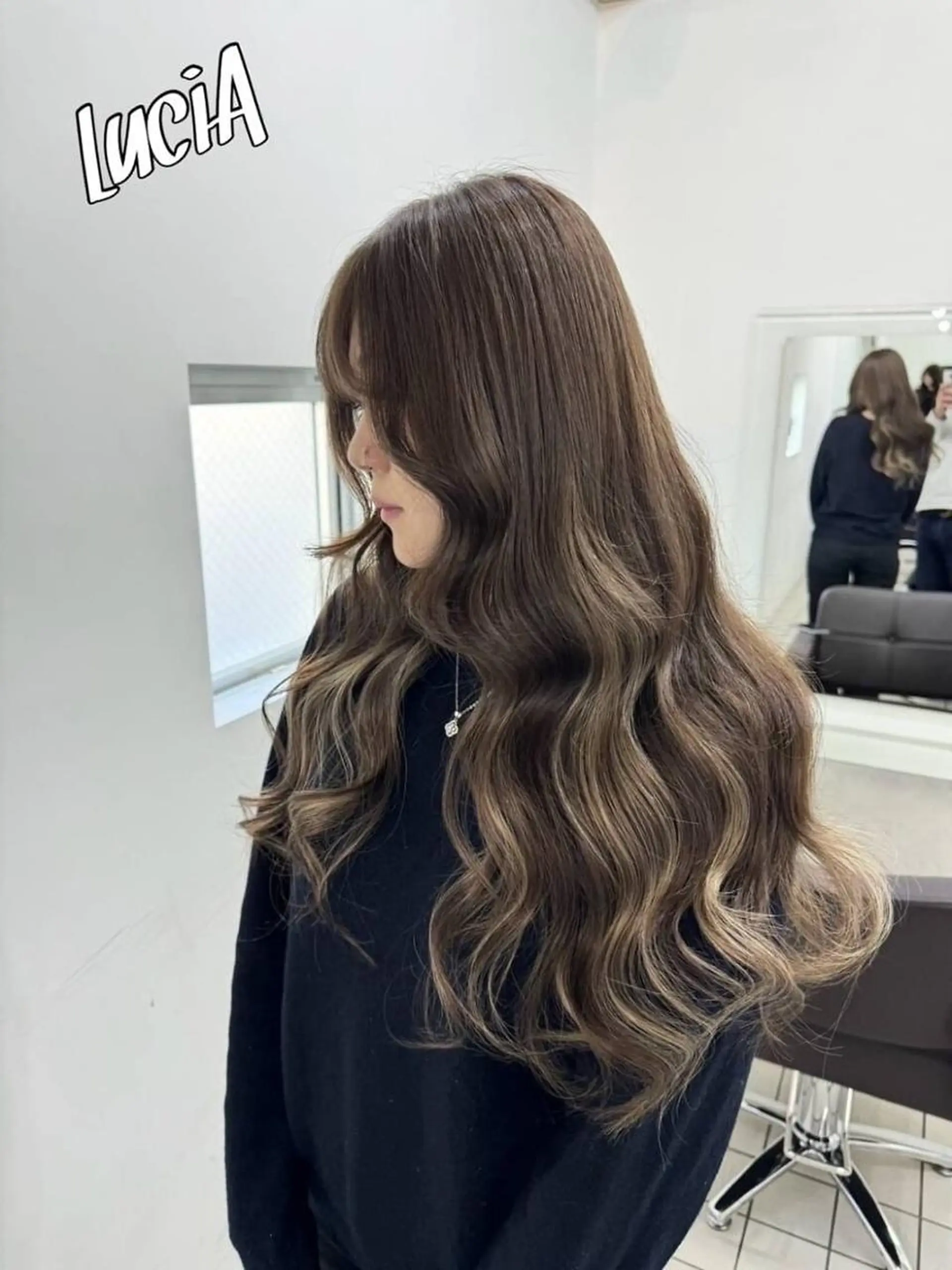 ロング カラー ヘアアレンジ シールエクステ 黒髪 ダブルカラー ハイトーンカラー エクステ LuciAエクステ カラー2500セラのヘアスタイル