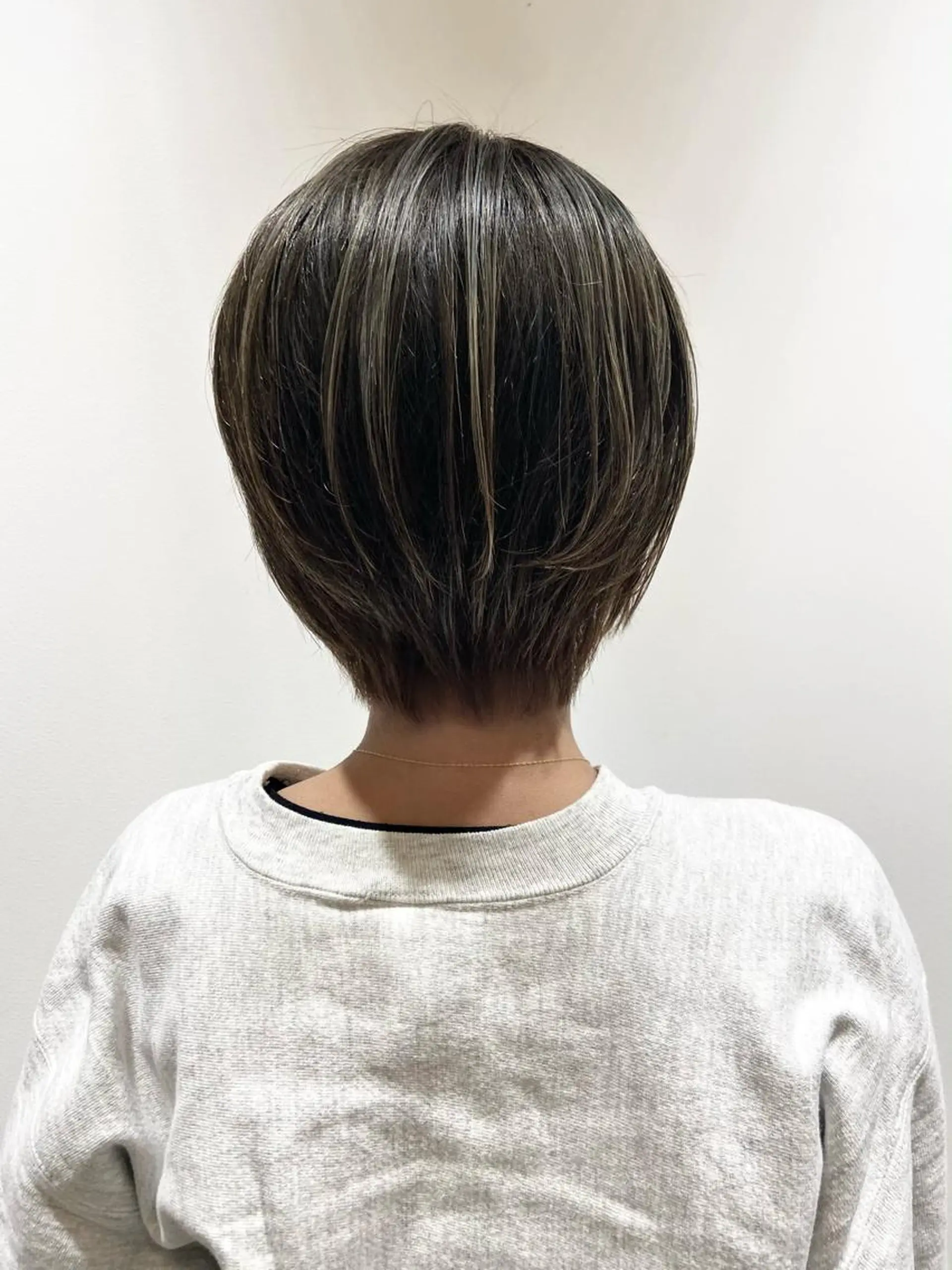 ショート カラー ヘアカラー 🐺ウルフ/レイヤー 似合わせ‎🤍沙羅のヘアスタイル