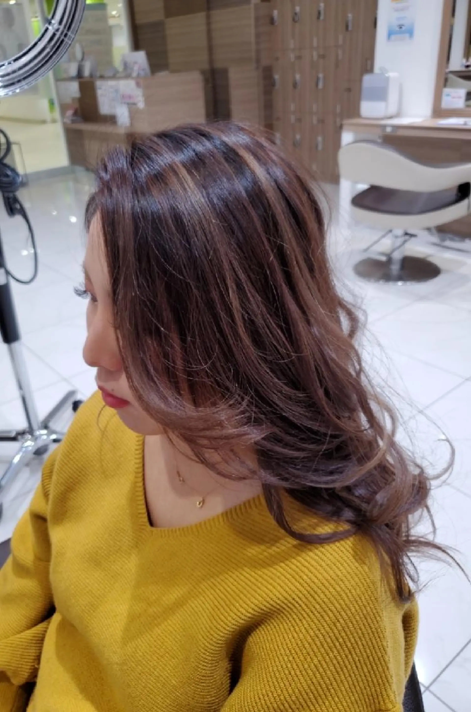 ロング カラー バレイヤージュ ベージュカラー ブリーチ イルミナカラー レイヤーカット ヘアカラー 中村 和貴のヘアスタイル