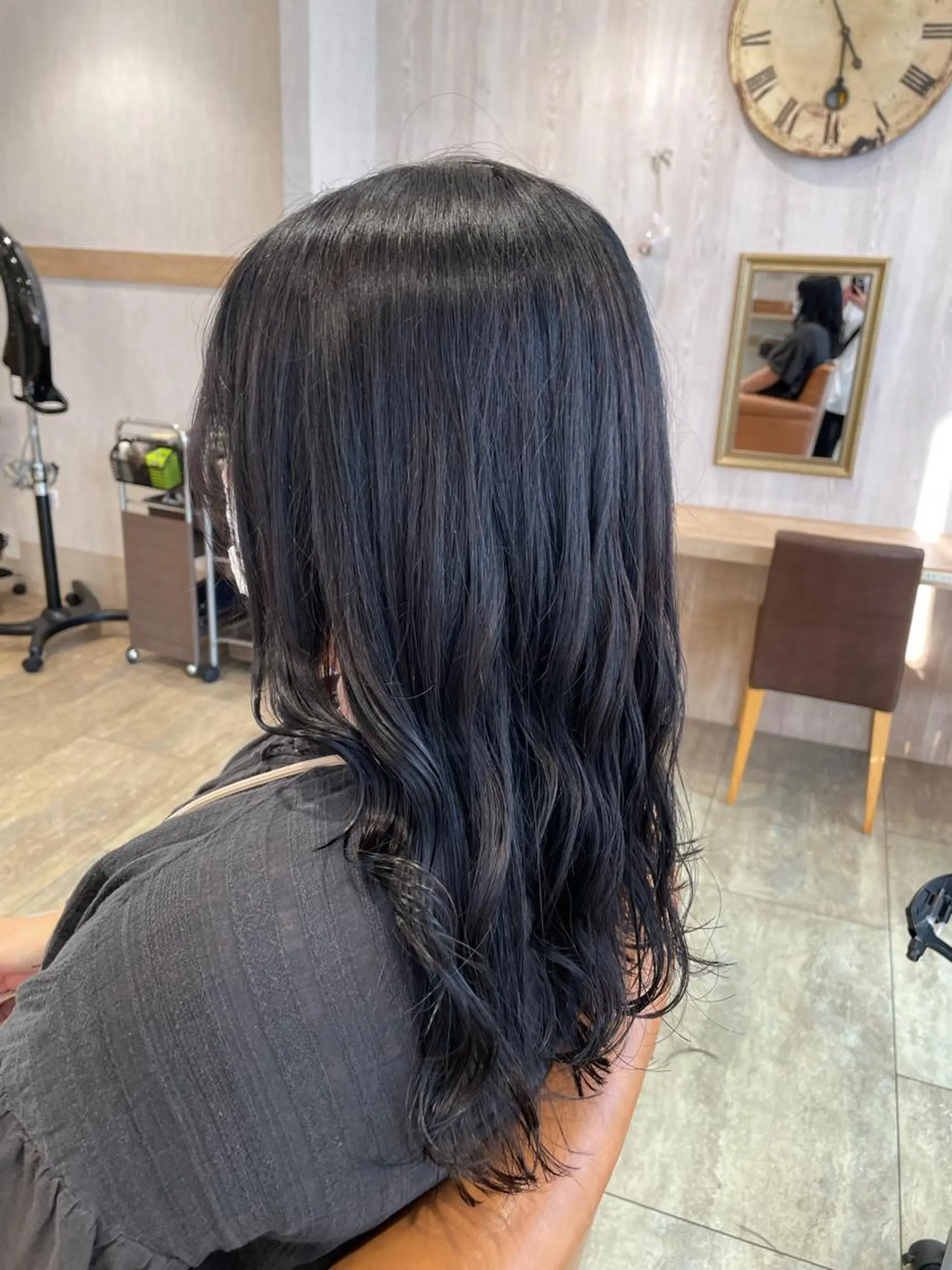 ロング カット 新地 咲綾のヘアスタイル