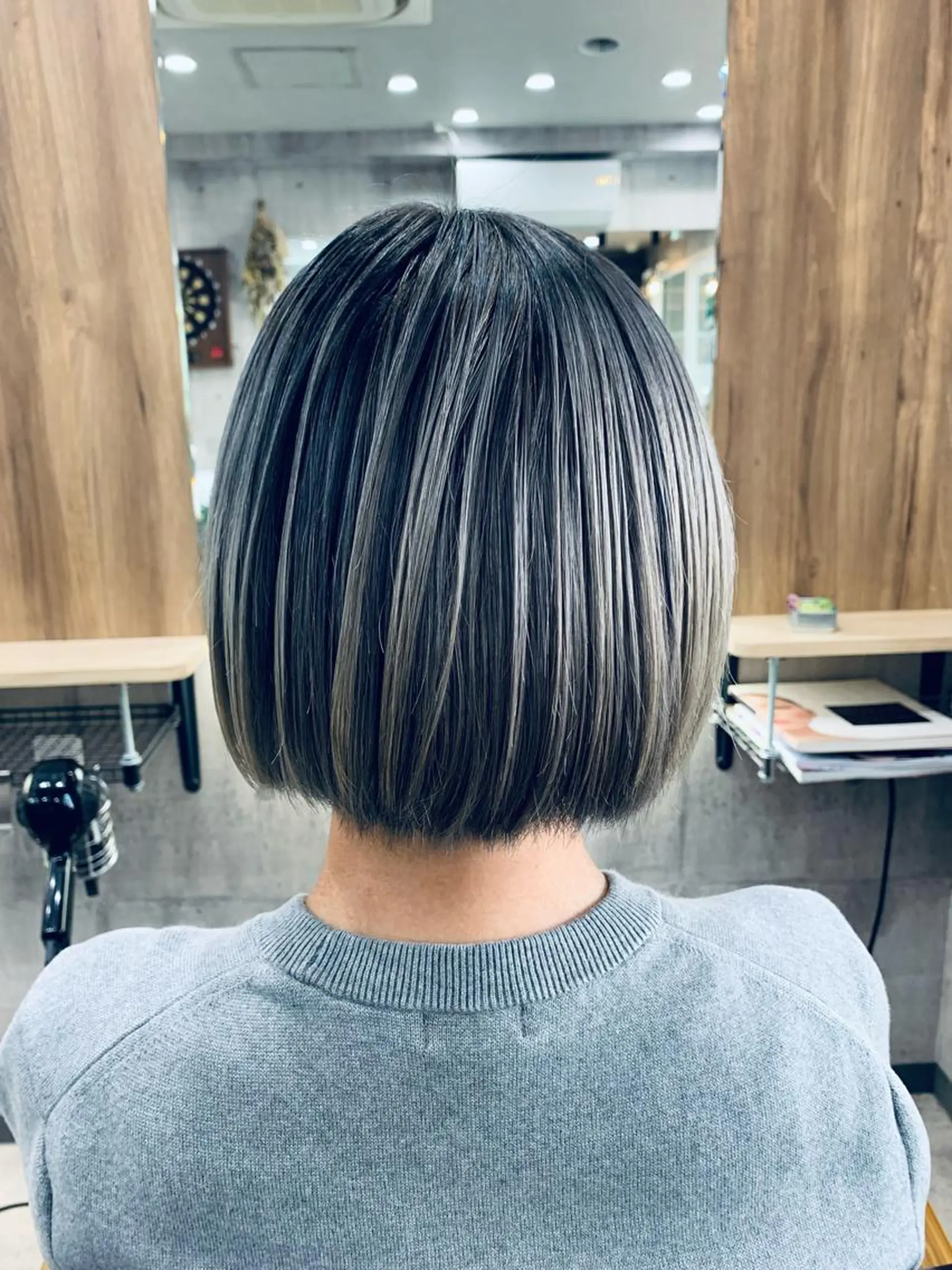 ショート カラー バレイヤージュ ブリーチ ケアブリーチ ダブルカラー イヤリングカラー ヘアカラー memento 斎藤大覚のヘアスタイル