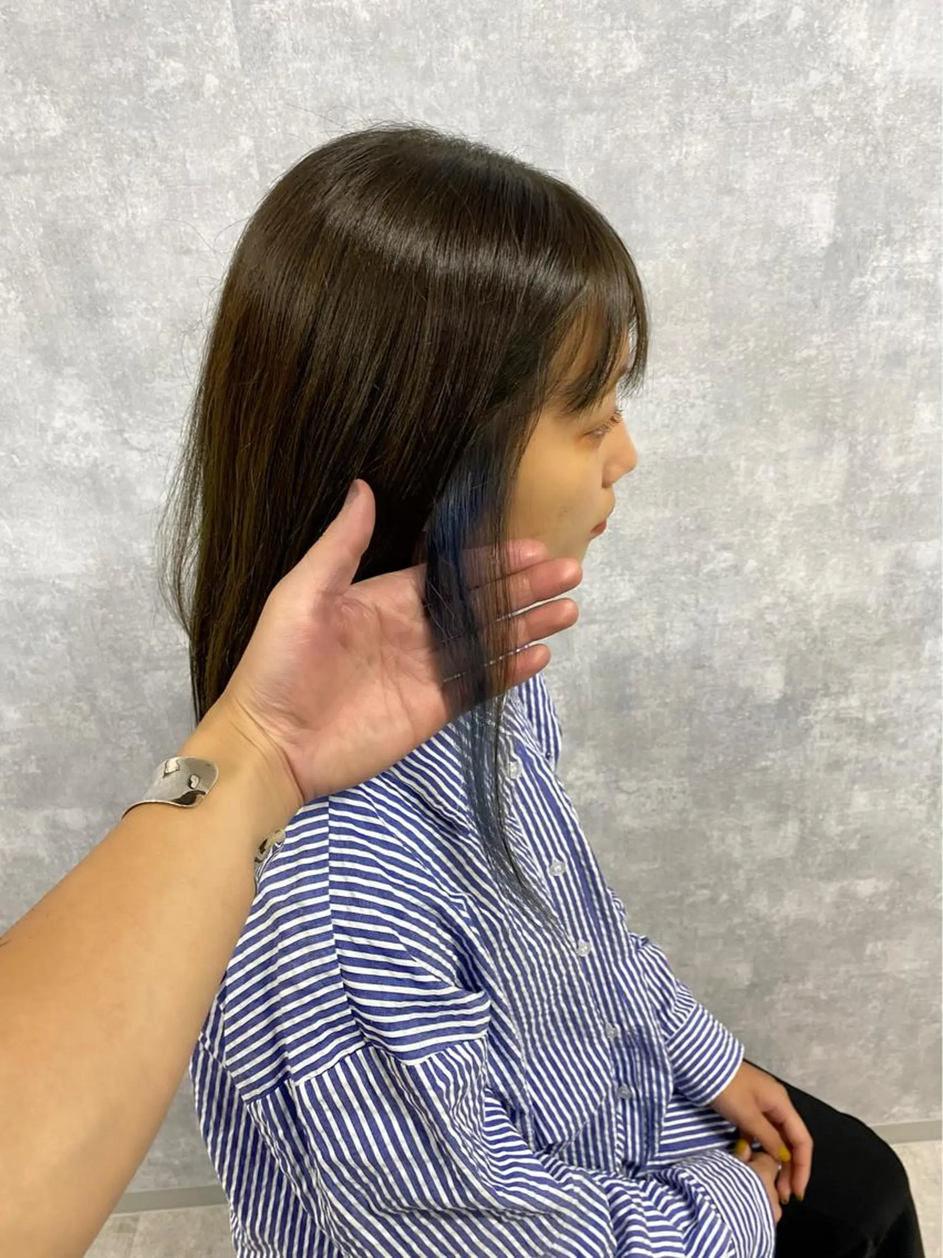 ロング カラー ブリーチ イヤリングカラー ヘアカラー トリートメント 野村 朋生のヘアスタイル
