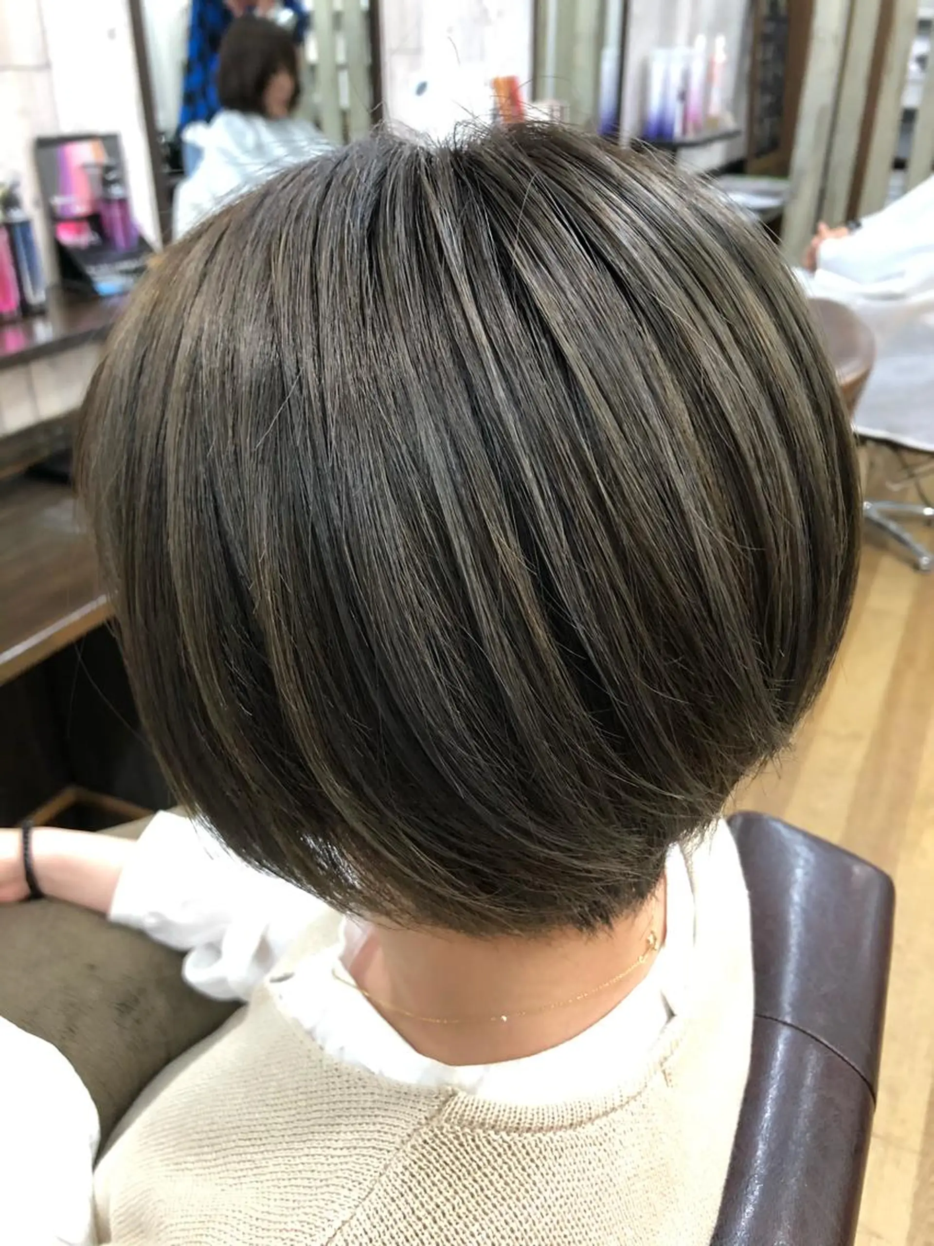 ショート カラー グレージュ ハイライトカラー ハイライト ATOLL所属・ATOLL 武藤のヘアスタイル
