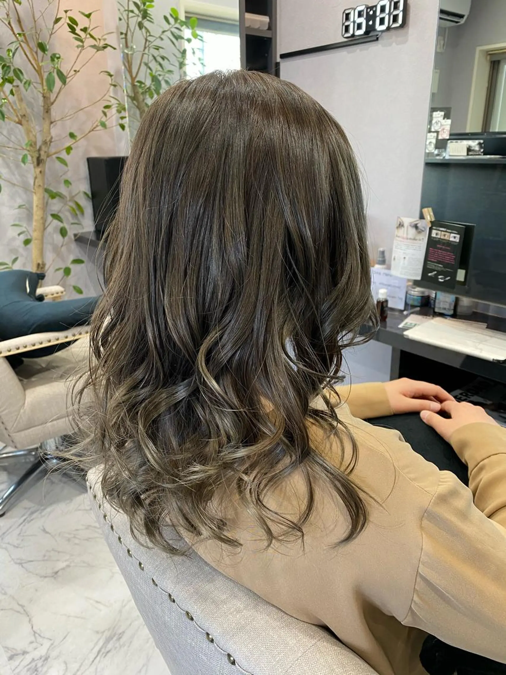 セミロング カラー ヘアカラー FAVORE 【ファヴォーレ】のヘアスタイル