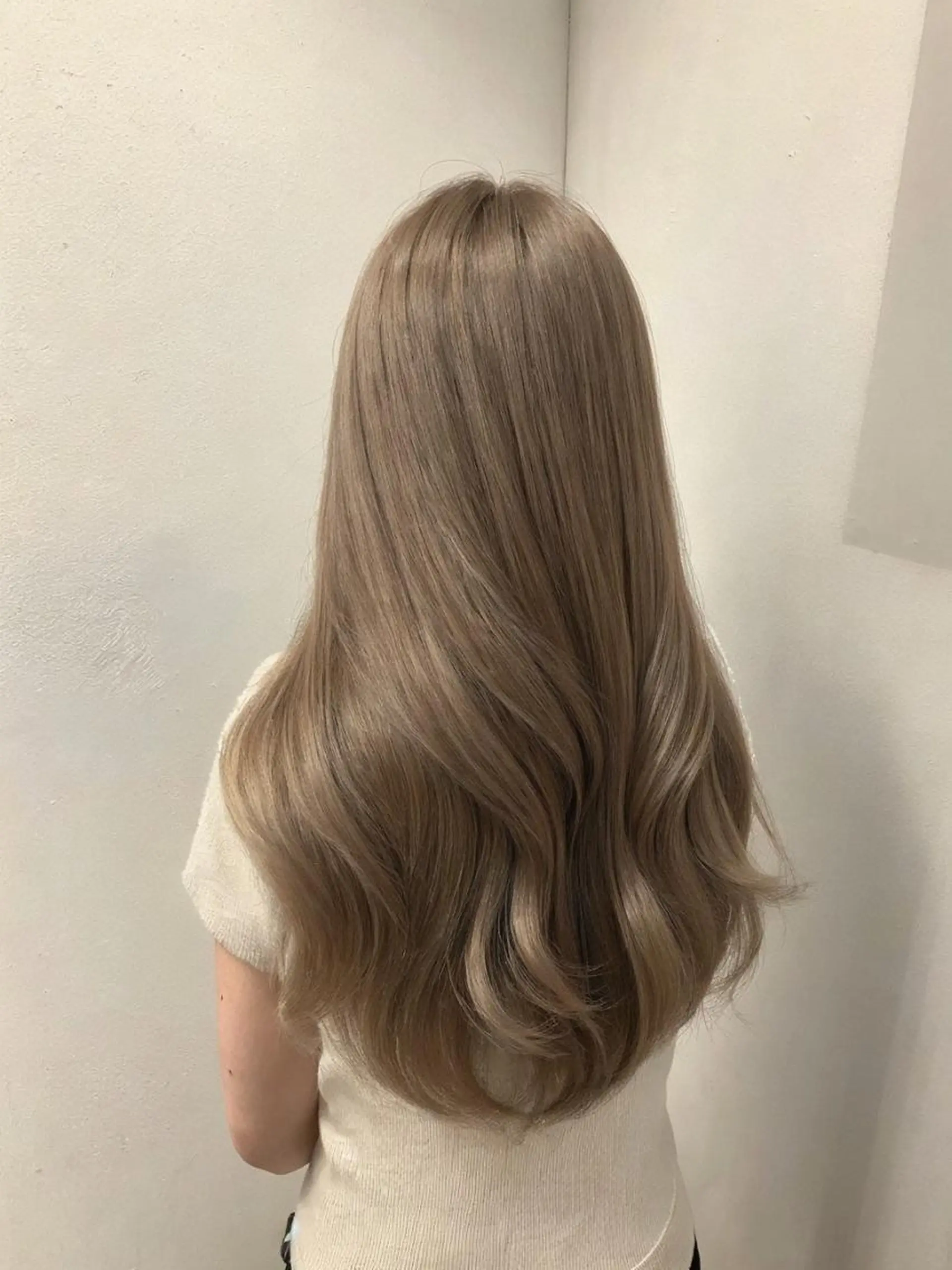 ロング カラー ベージュカラー ブリーチ ペールベージュ カット ヘアカラー トリートメント miel hair 新宿店 【ミエル ヘアー】所属・新宿西口から徒歩5分 石橋卓典のヘアスタイル