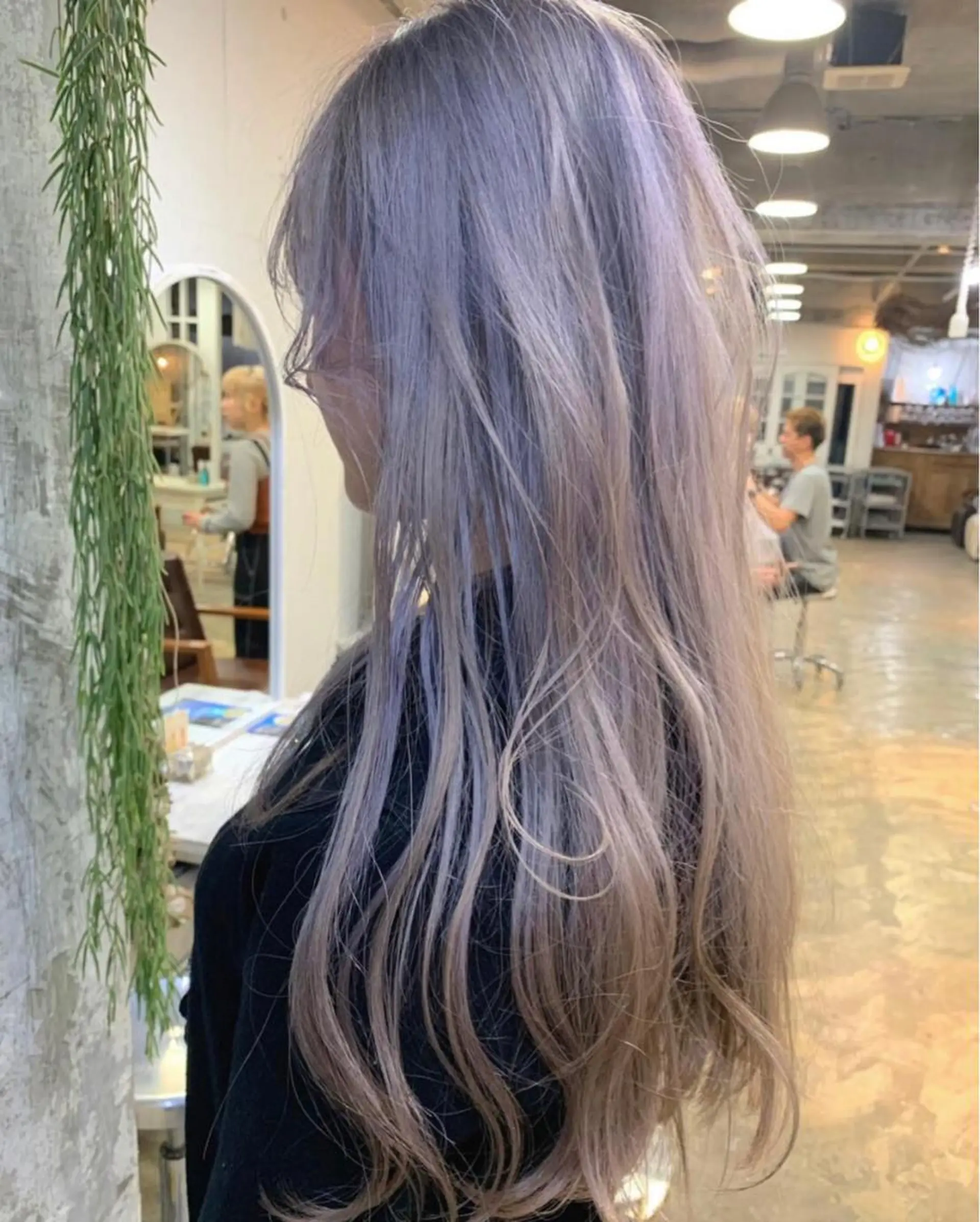 ロング カラー ツガミ リナのヘアスタイル