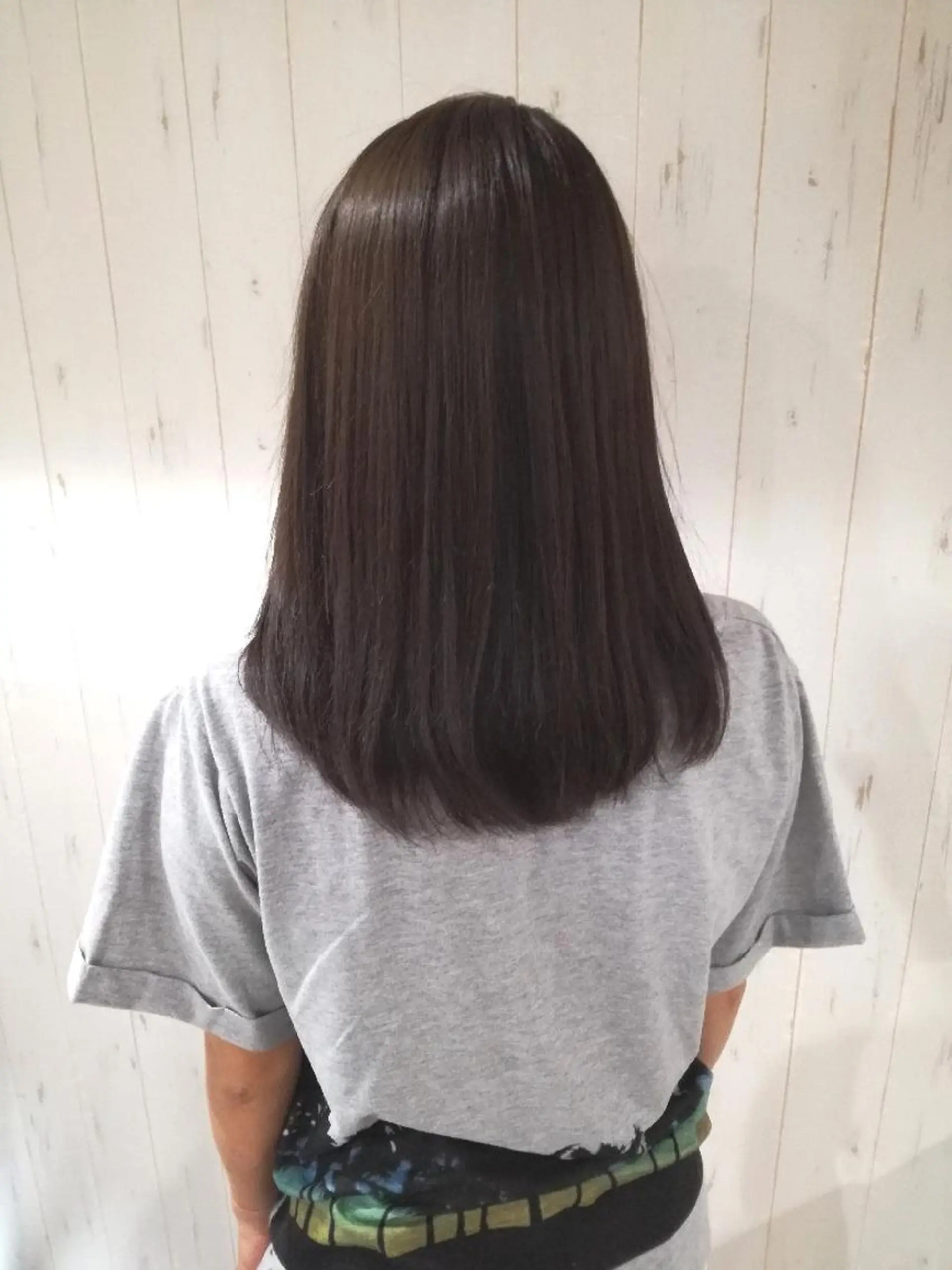 ミディアム カラー グレージュ 西川 敏夫のヘアスタイル