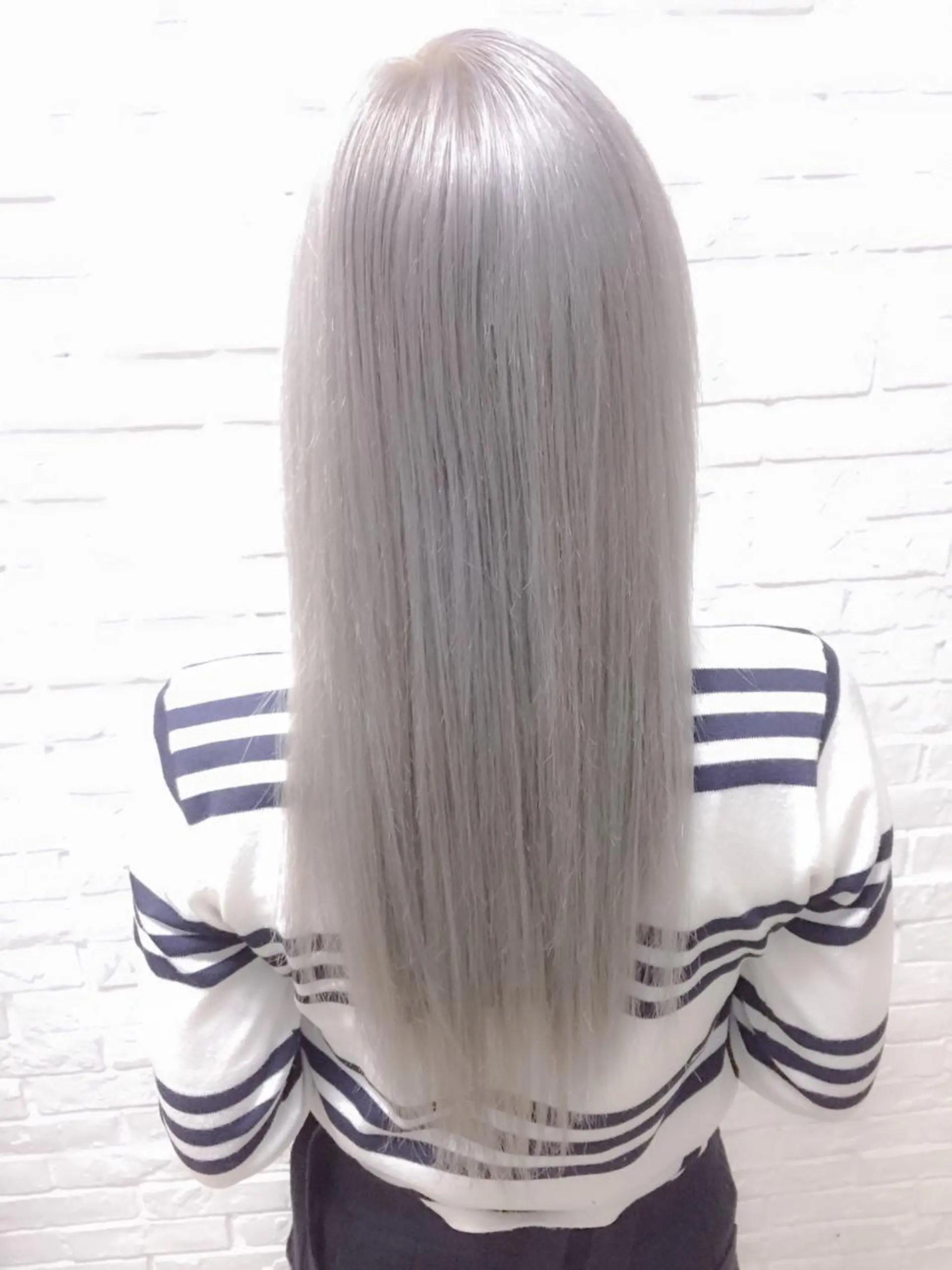 ミディアム セミロング ロング カラー シルバー ホワイトシルバー エクステリピート率 No.1 菊池　悠介のヘアスタイル