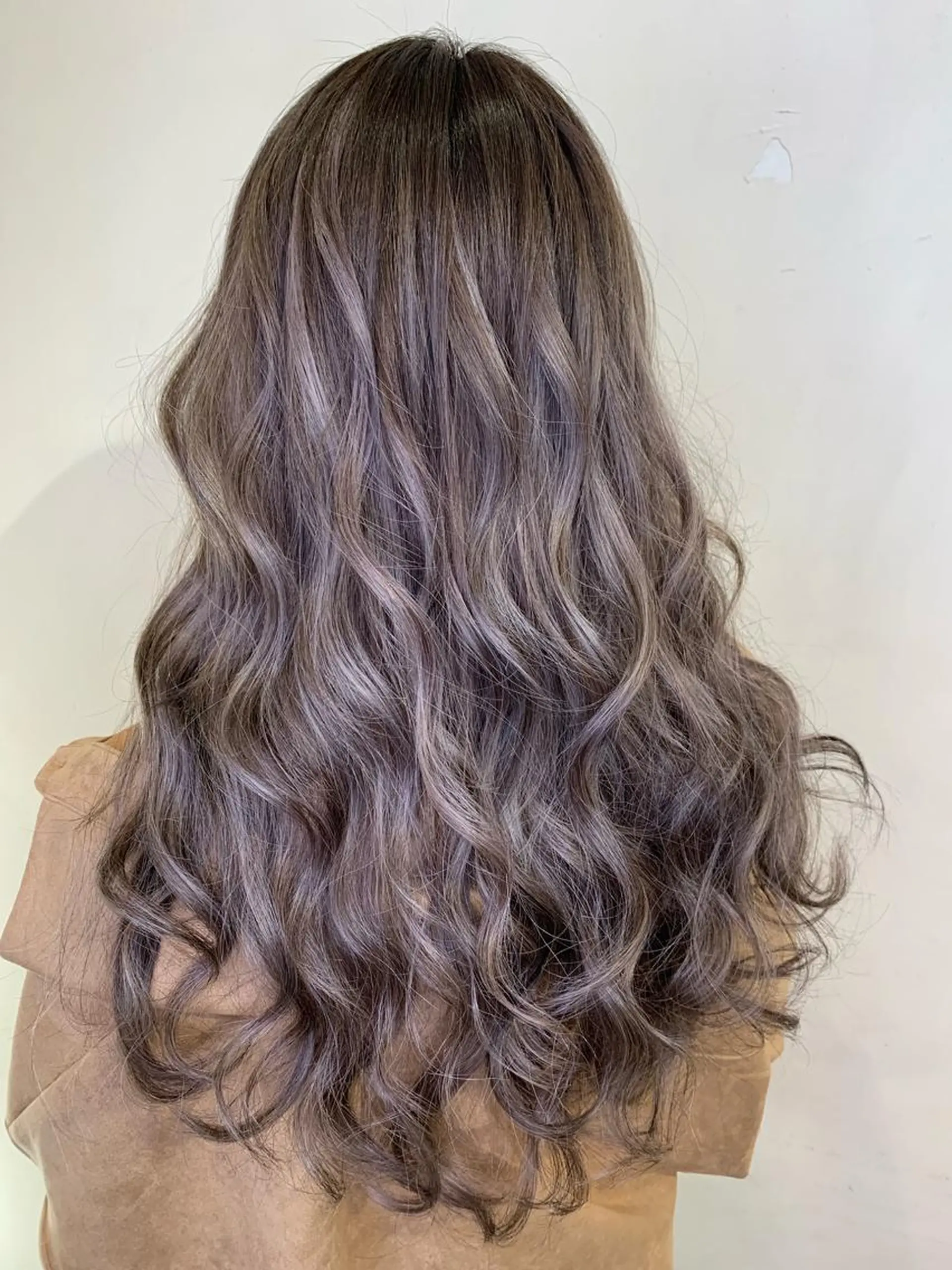 ロング カラー ブリーチ グレージュ ヘアカラー サロウィン千葉所属・サロウィン千葉店 Toshikiのヘアスタイル