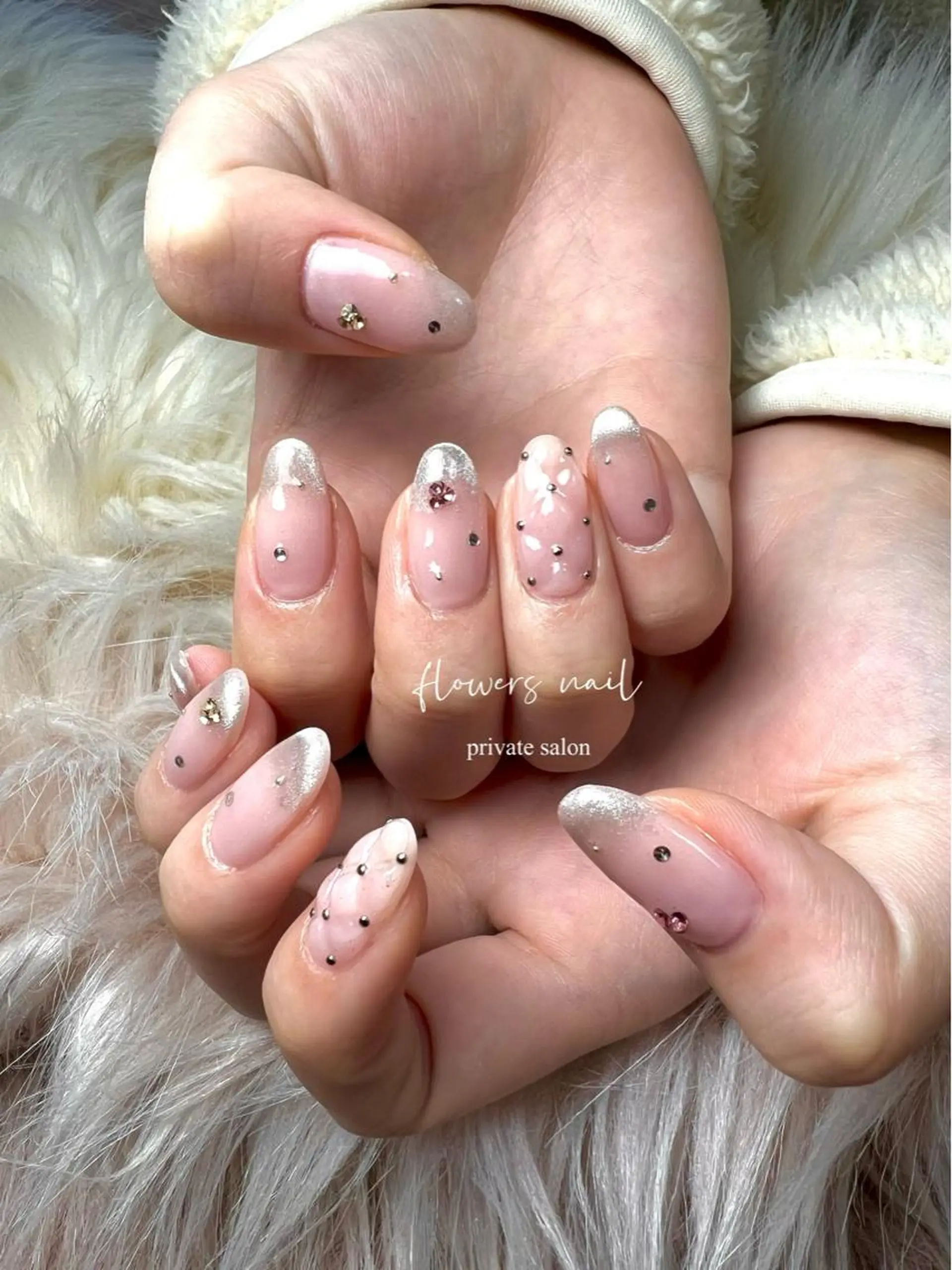 ネイル フレンチネイル ジェルネイル ガーリー マグネットネイル マグネットフレンチ ハンドネイル flowers nailのネイルデザイン
