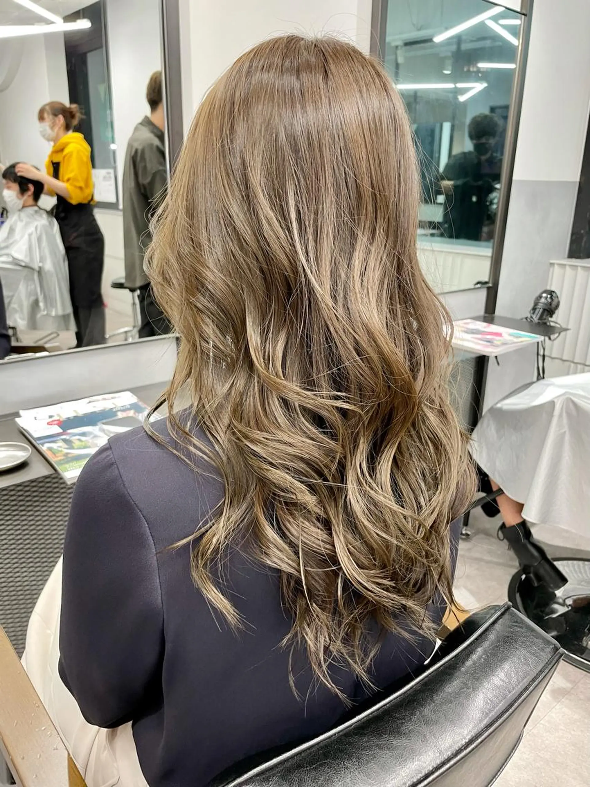 ロング カラー ネイル マツエク・マツパ ベージュカラー 赤色 カット ヘアカラー トリートメント 色気レイヤー& ショートはお任せ🌟のヘアスタイル