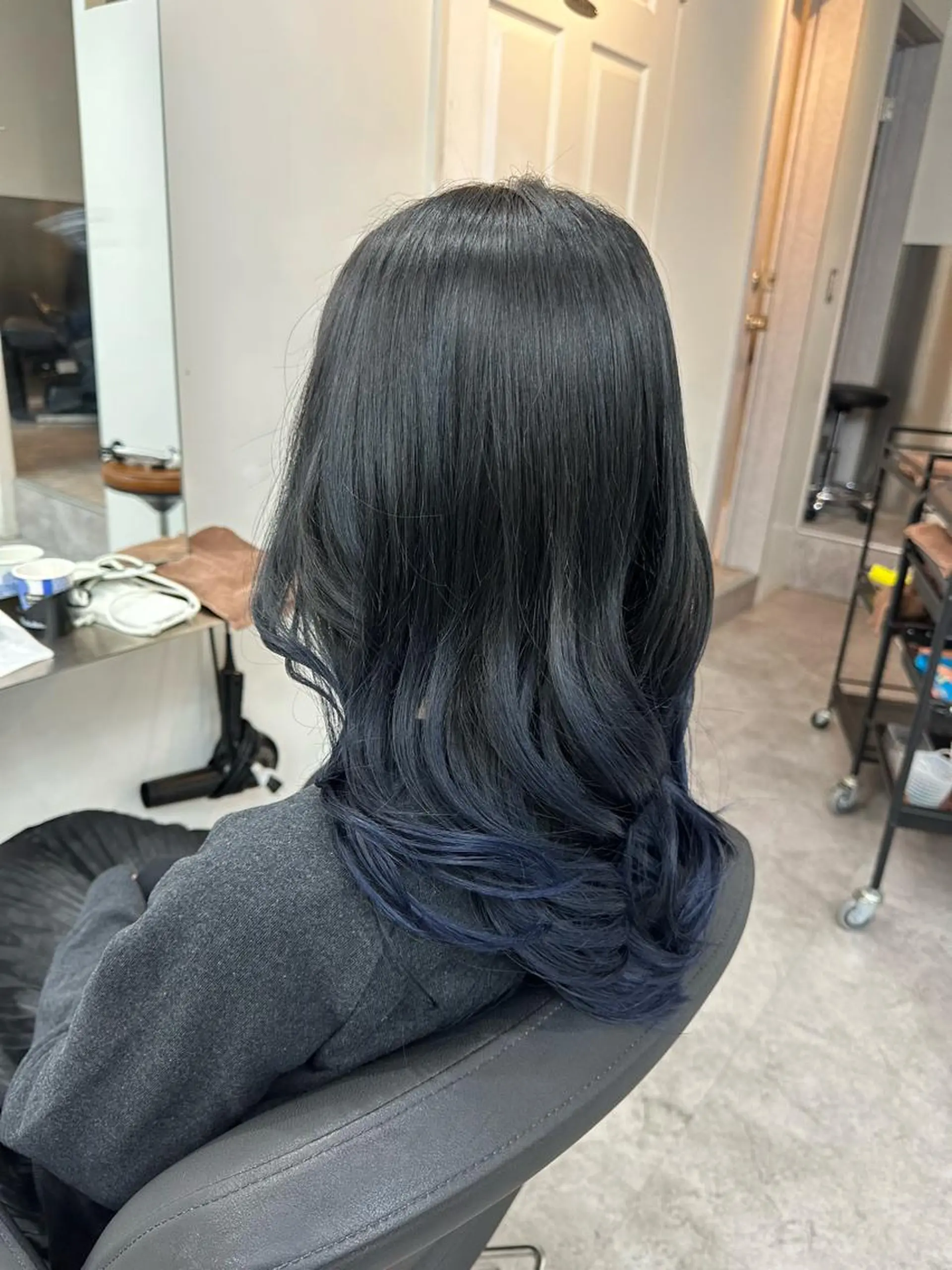 ミディアム カラー ヘアアレンジ 黒髪 ブリーチ ダブルカラー ネイビーカラー ブリーチなしカラー カット トリートメント ⭐️柏木皇気ブリーチ ムラ修正/他店直しのヘアスタイル