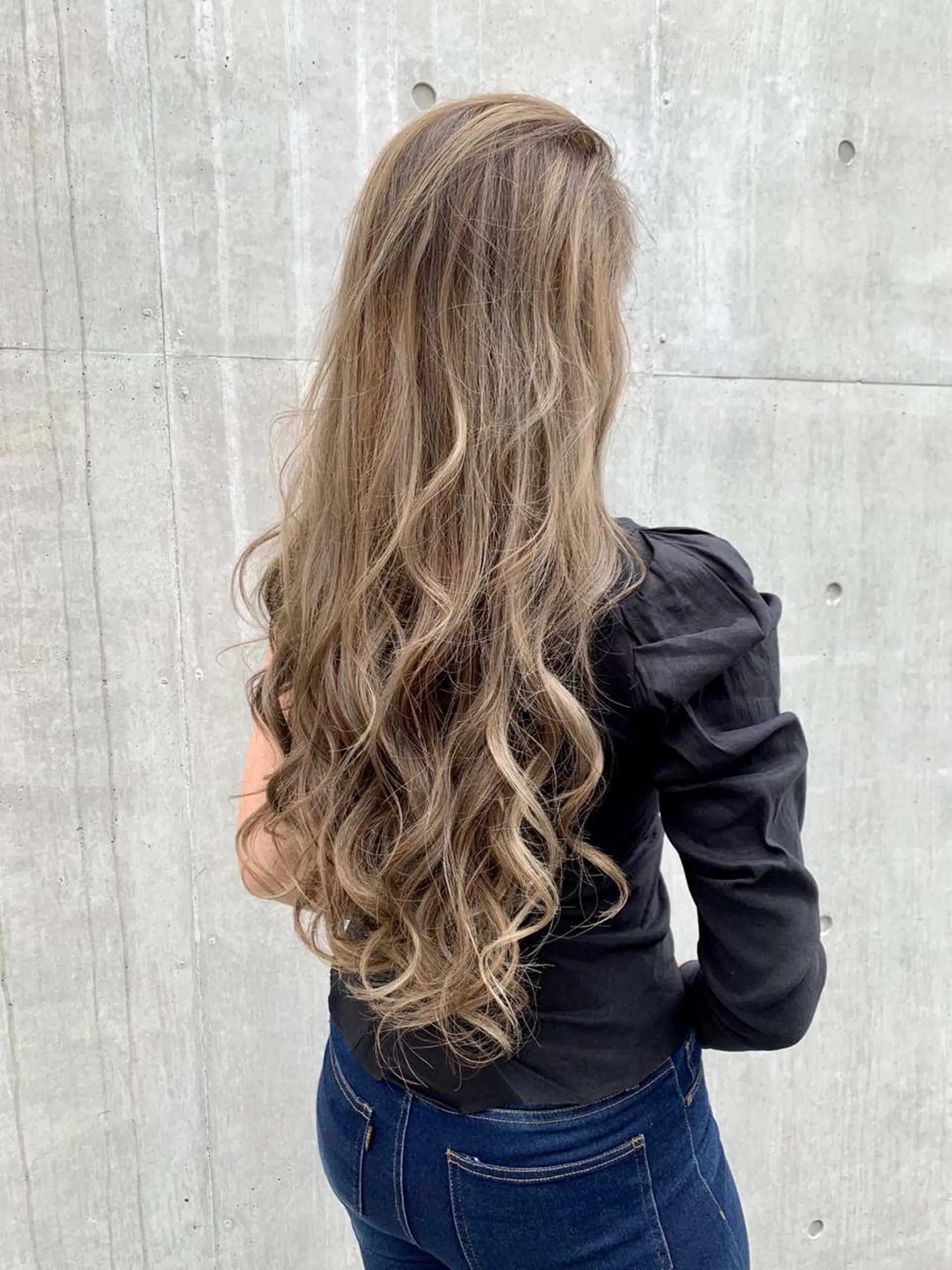 ロング カラー ベージュカラー ミルクティーベージュ ヘアカラー トリートメント ヘッドスパ ヘアセット Akua【代表】 Kazumaのヘアスタイル