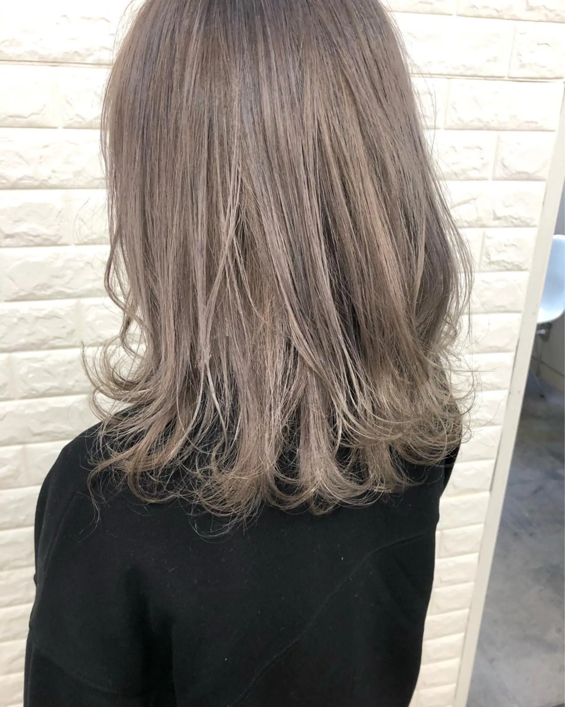 ミディアム カラー ベージュカラー ブリーチ ケアブリーチ 透明感カラー famille所属・famille ファミーユのヘアスタイル