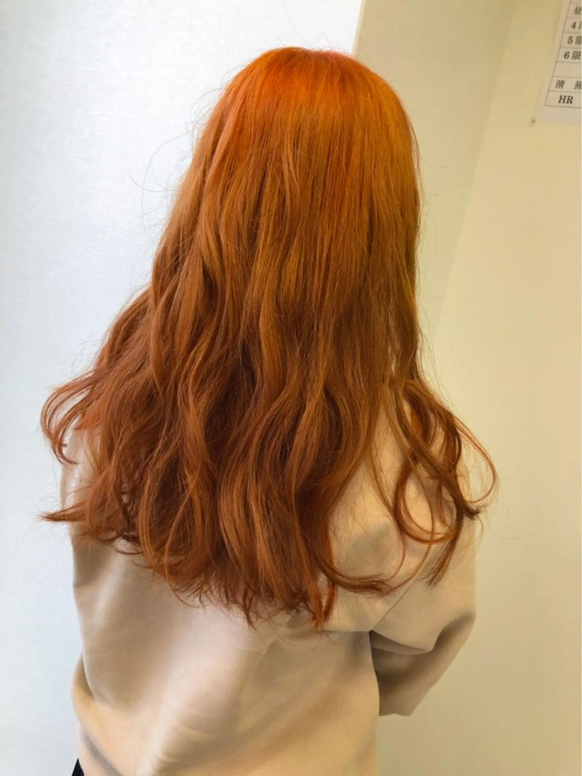 ロング カラー オレンジ ヘアカラー 平野 愛華のヘアスタイル
