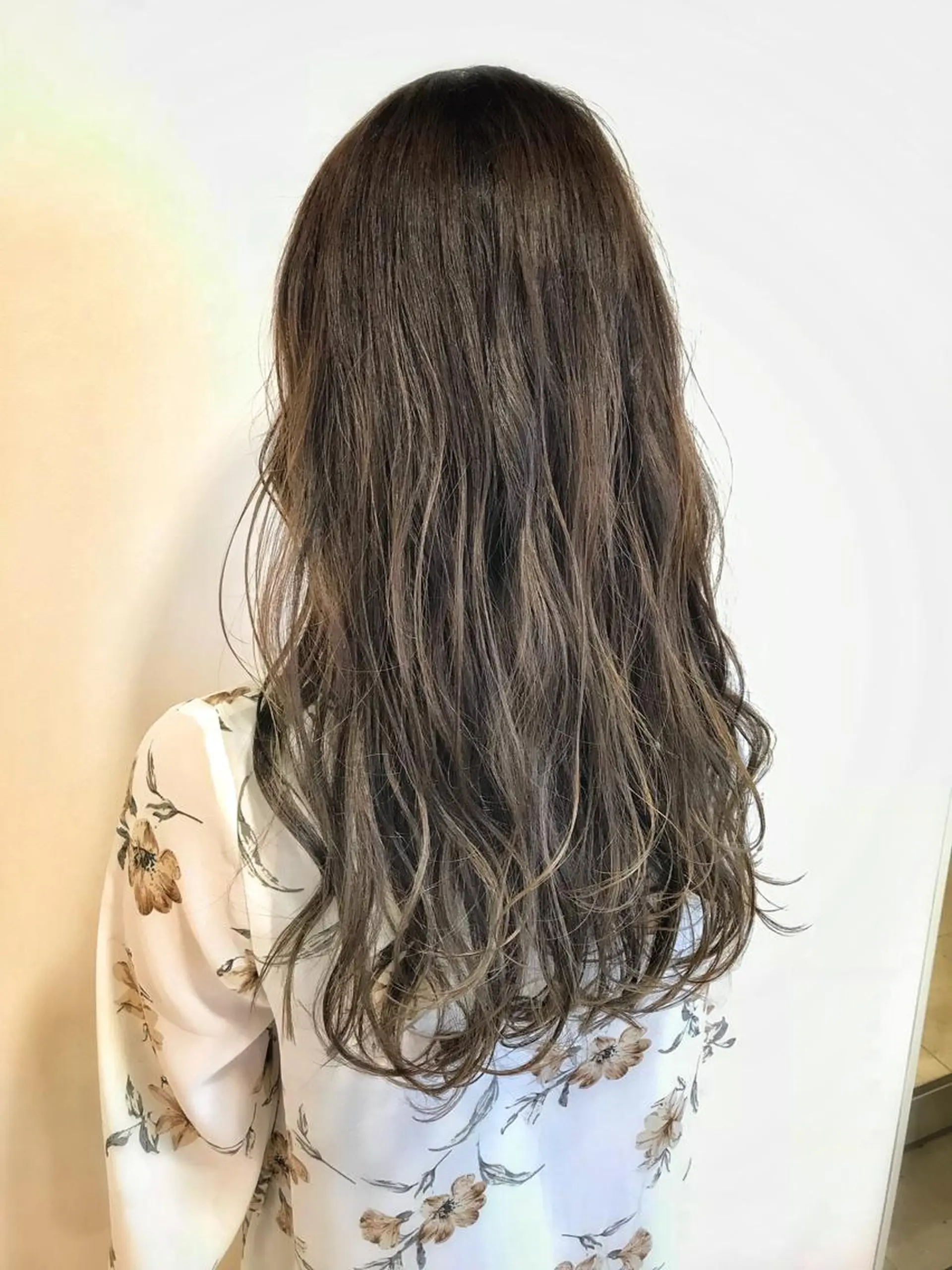 ロング カラー グラデーションカラー ハイライトカラー ハイライト ヘアカラー トリートメント chiyo yasuのヘアスタイル
