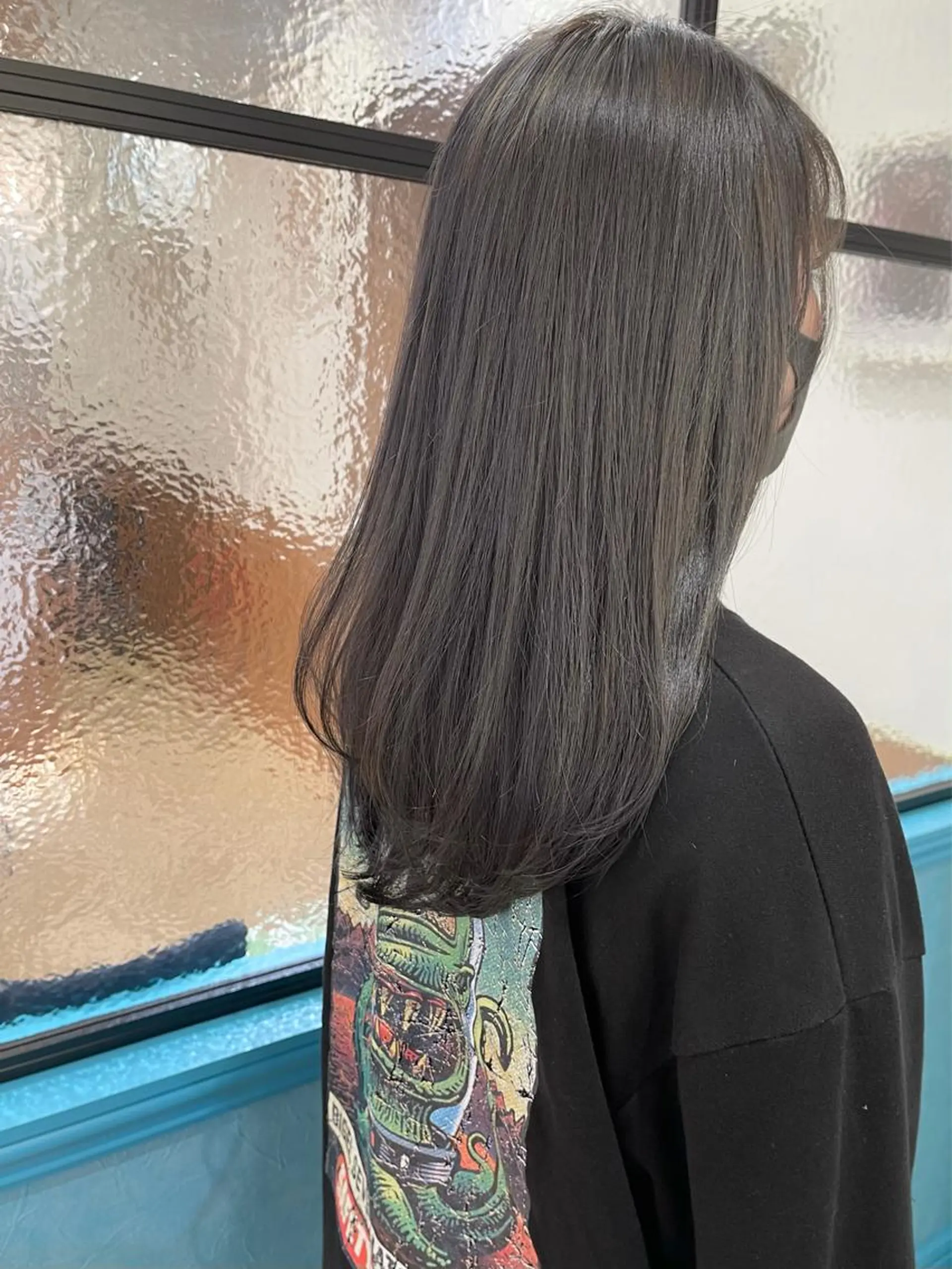 セミロング カラー ブリーチ グレージュ ハイライトカラー ハイライト Londideal 高橋ヒロシのヘアスタイル