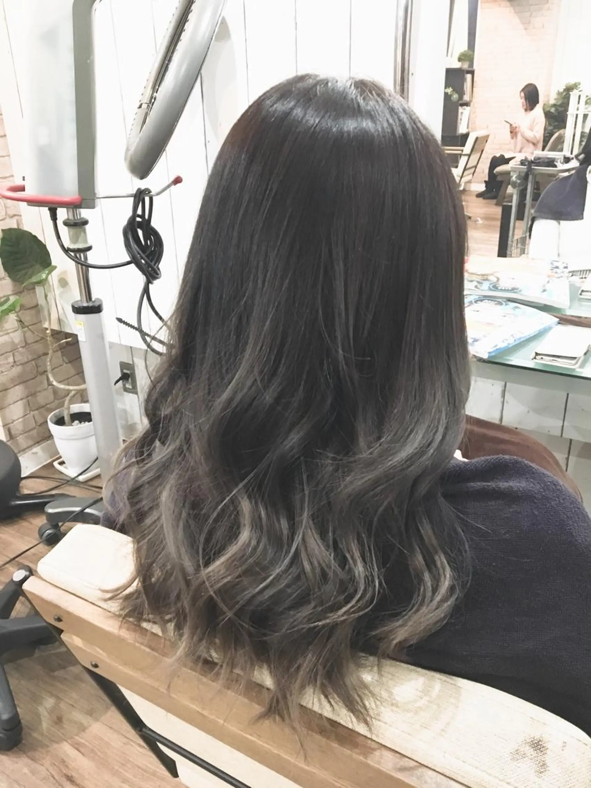 ロング カラー パーマ ヘアアレンジ ブリーチ グラデーションカラー グレージュ シルバー シルバーグレージュ カット ヘアカラー トリートメント RecheRche【池袋】所属・👑指名率No.1 👑坂口飛翔のヘアスタイル