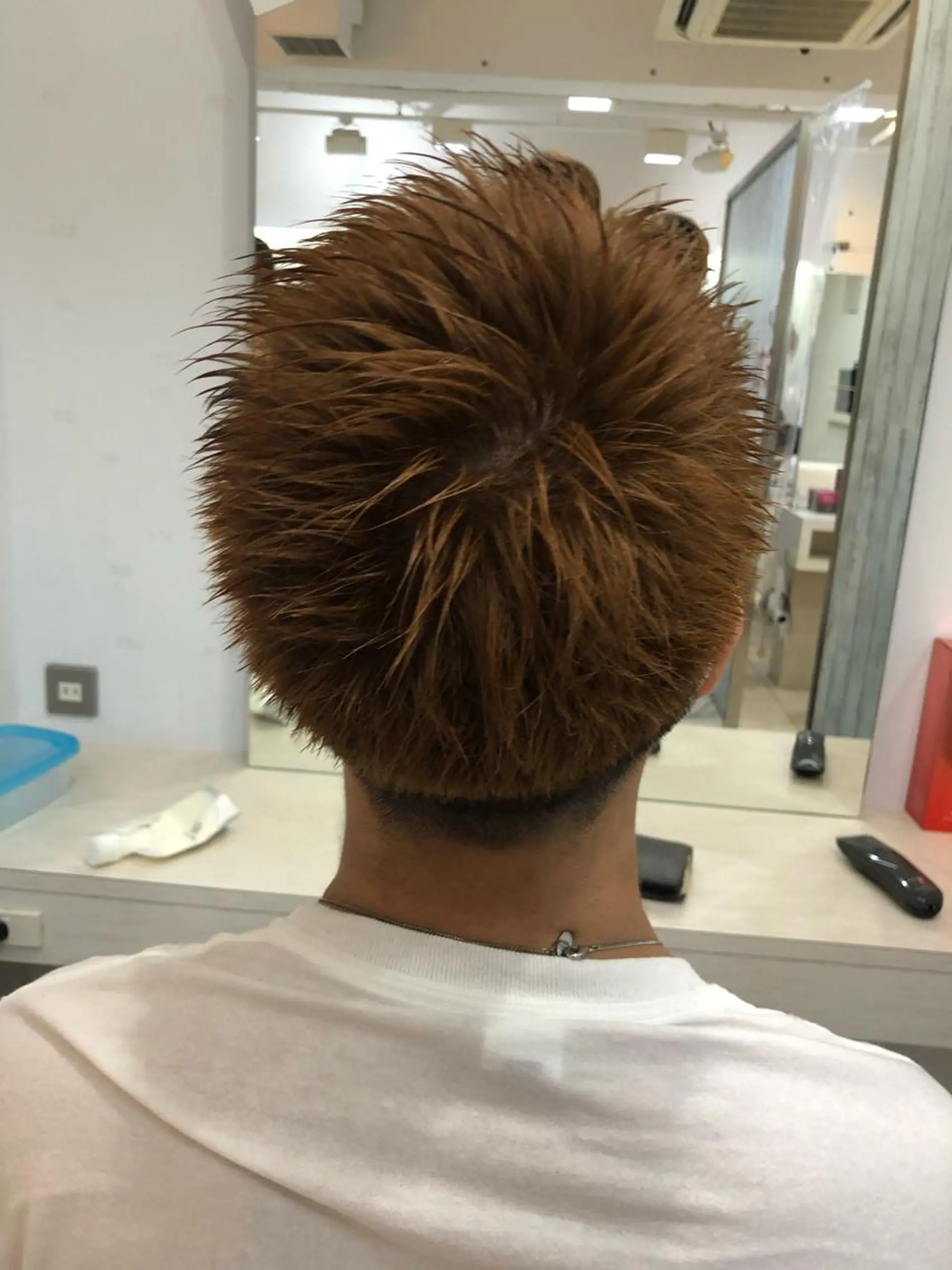ショート カラー メンズ メンズブリーチ 黒髪 ブリーチ ブリーチなしカラー 髪質改善× レイヤーカット溝江のヘアスタイル