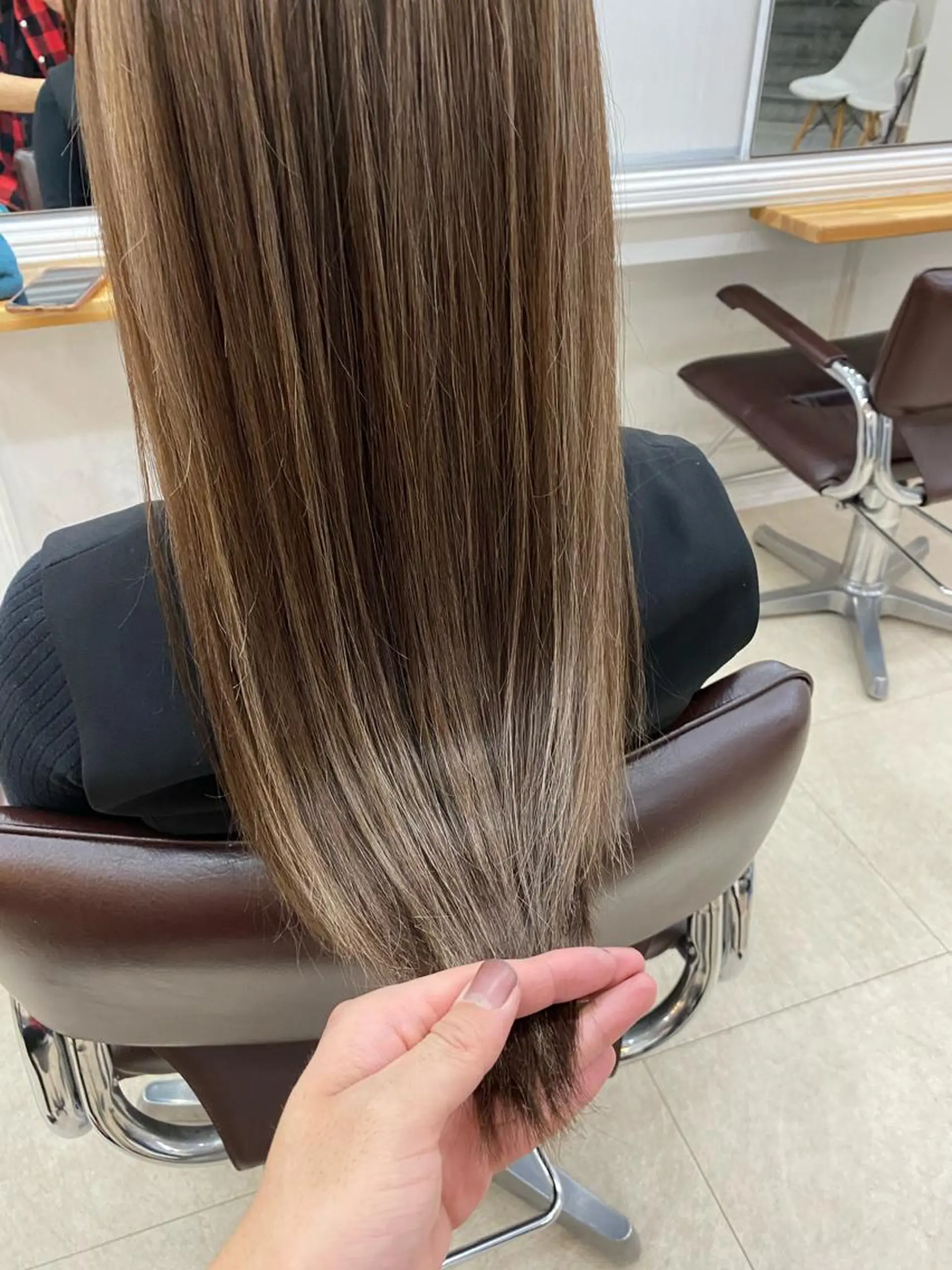 セミロング カラー メンズ ブリーチ特化型✂️ ハイトーンカラー👨のヘアスタイル