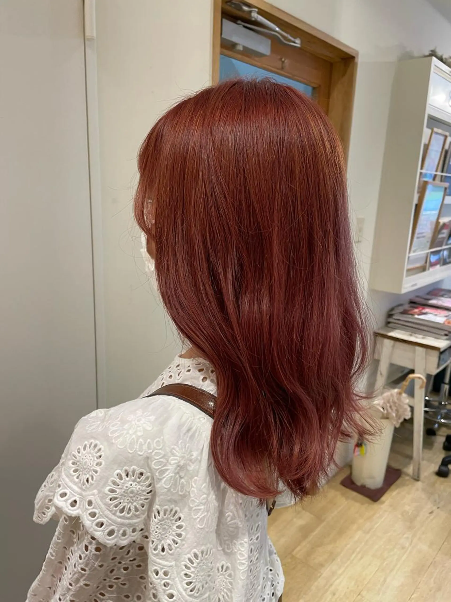 ロング カラー ブリーチ ピンクカラー 新宿　副店長 新井彩斗のヘアスタイル