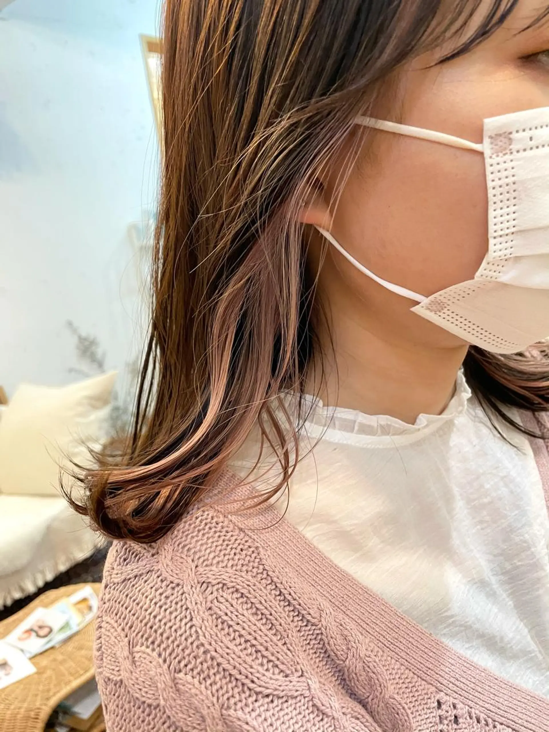 ミディアム カラー インナーカラー ピンクカラー ヘアカラー トリートメント chama レイヤーカットのヘアスタイル