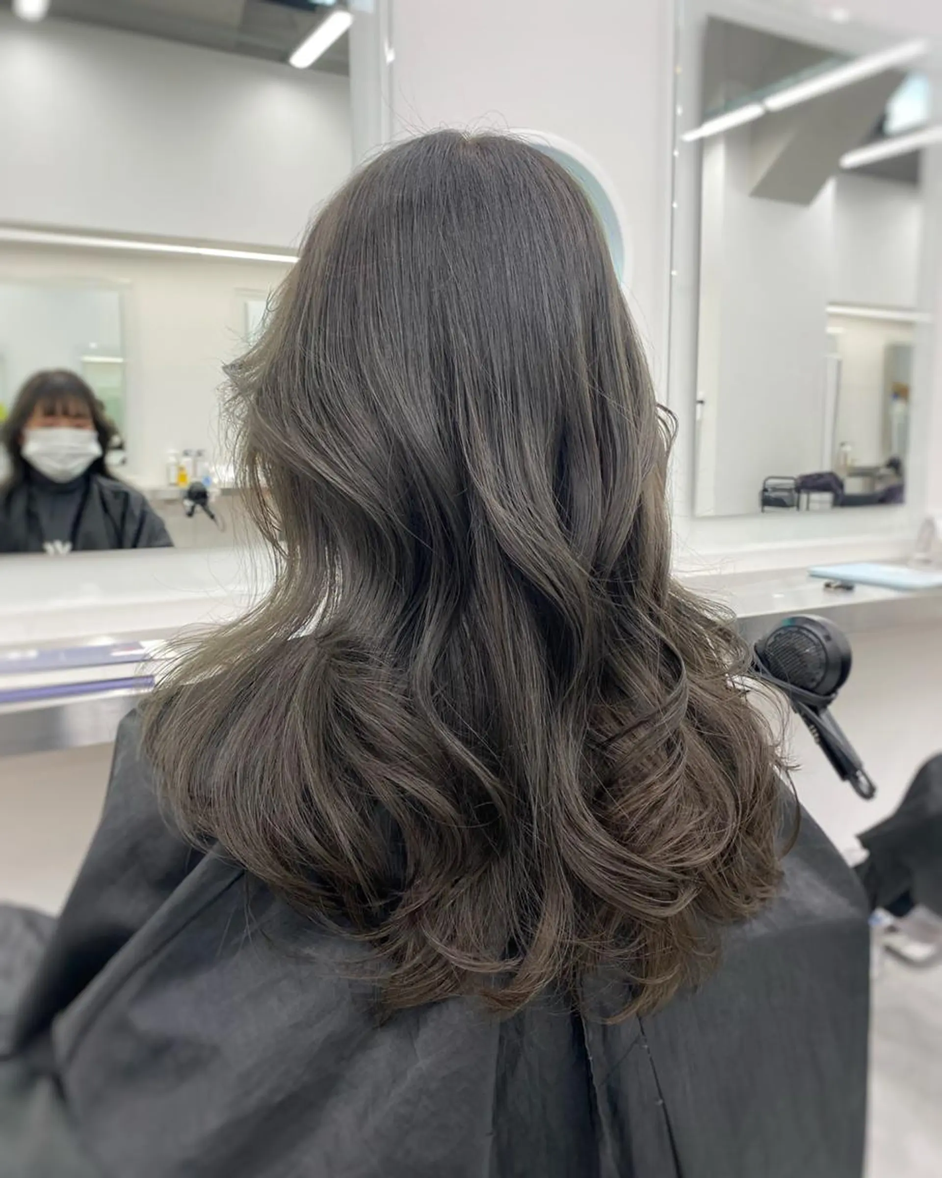 ロング カラー ヘアカラー 韓国風🤍グレ ージュ🤍たくみのヘアスタイル