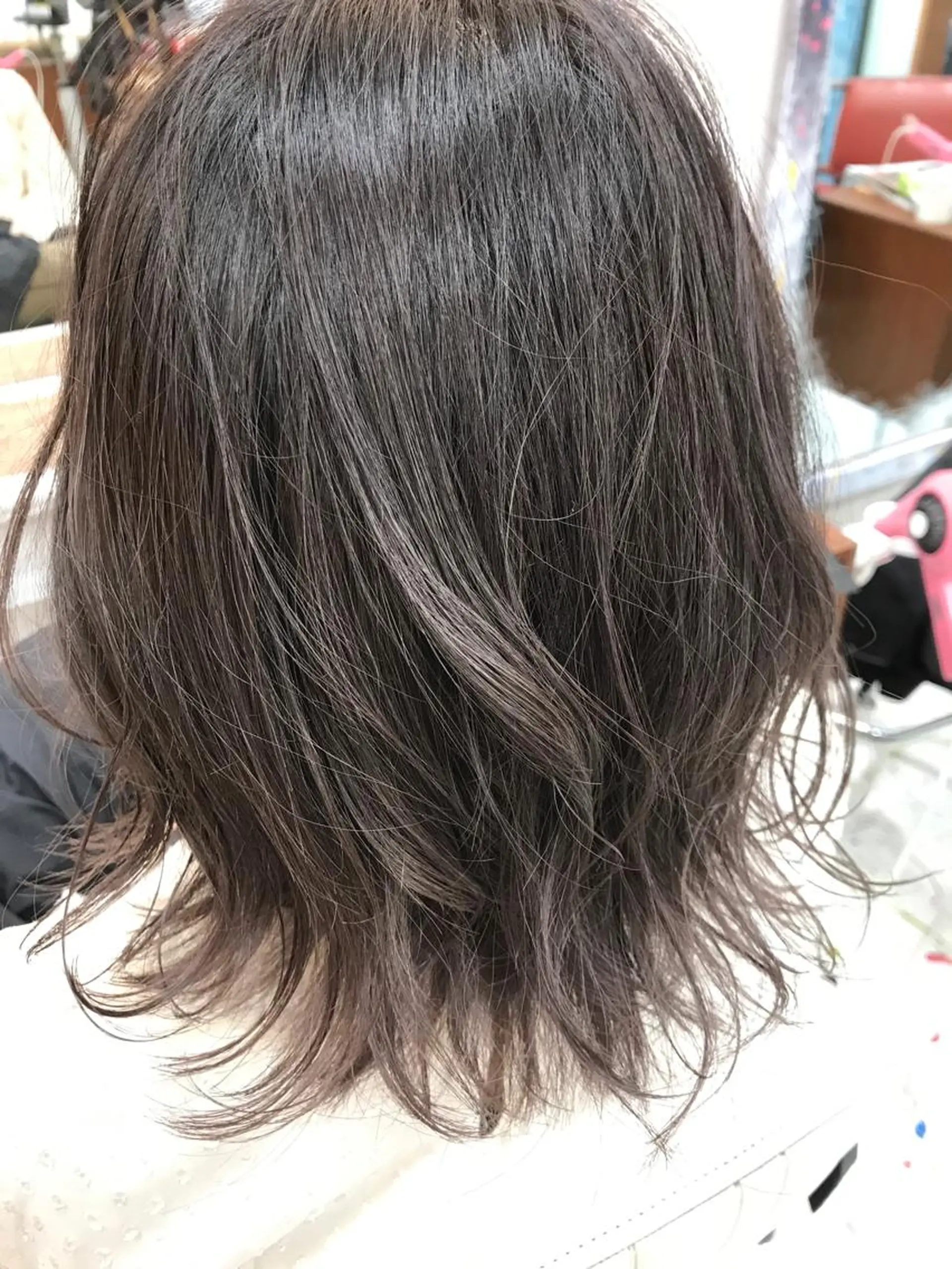 ミディアム カラー ブリーチ グラデーションカラー グレージュ オレンジ ピンクカラー 平尾 拓也のヘアスタイル