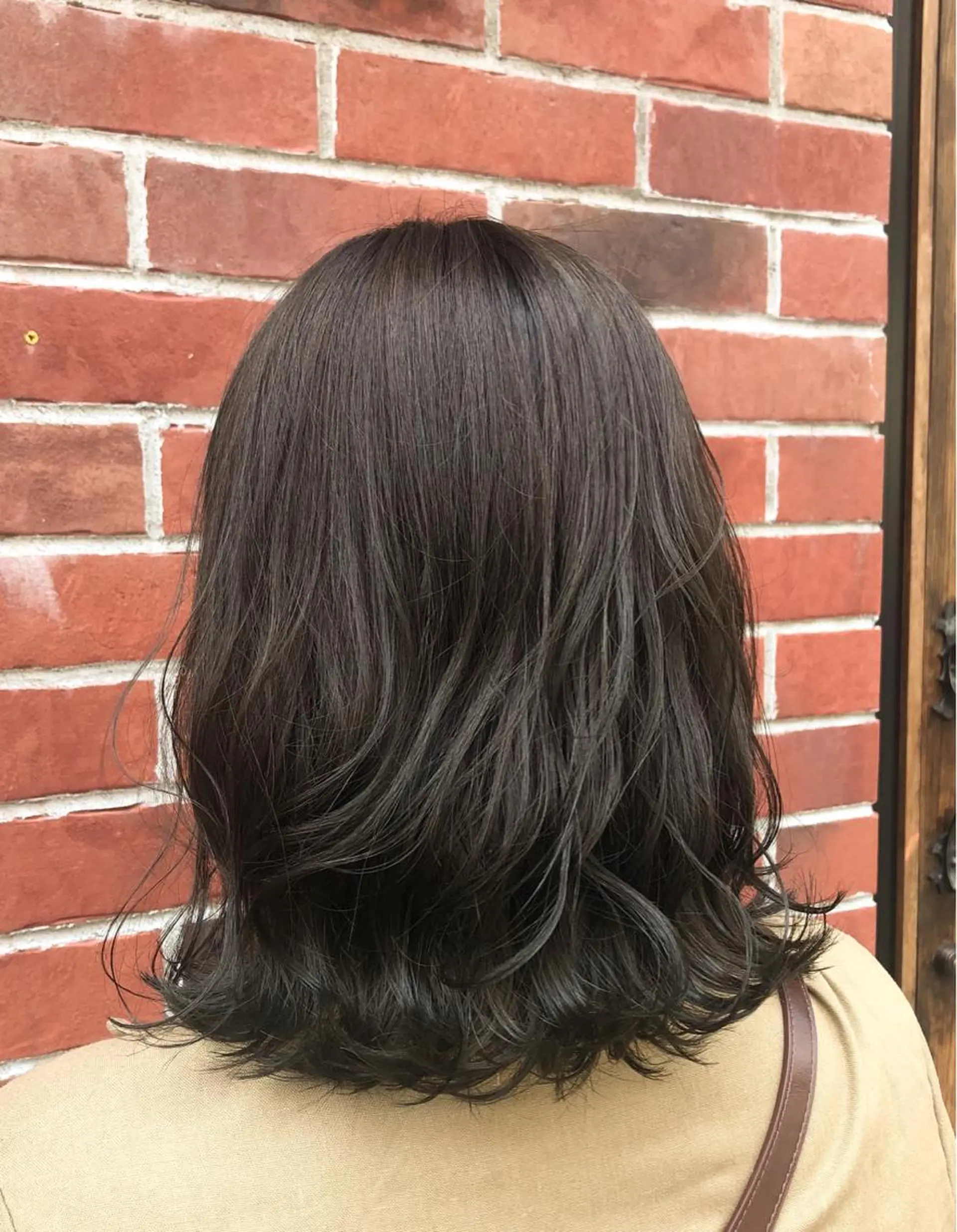 ミディアム 小林 愛花のヘアスタイル