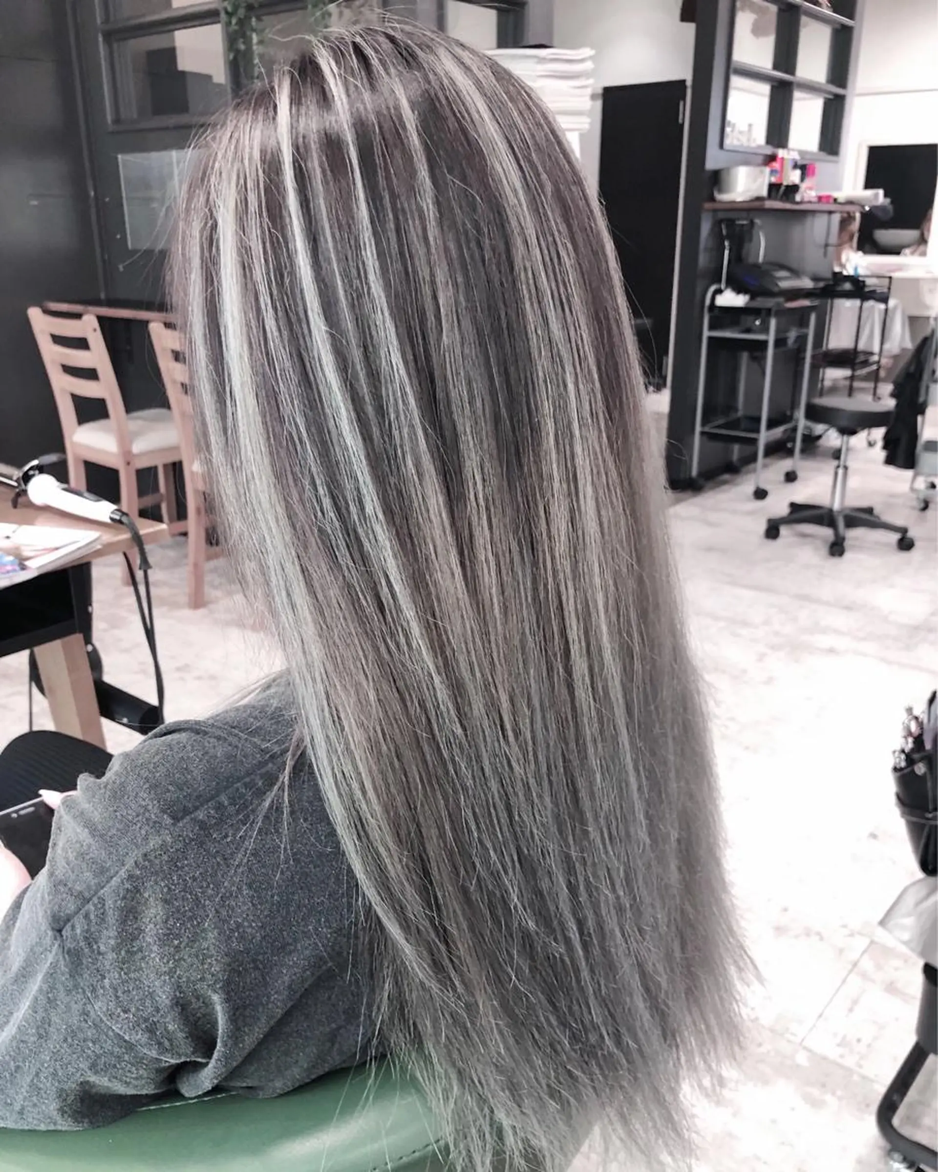 セミロング カラー ヘアアレンジ バレイヤージュ ハイライトカラー ハイライト レイヤーカット ヘアカラー トリートメント GiseL天神カラー 髪質改善/ブリーチのヘアスタイル